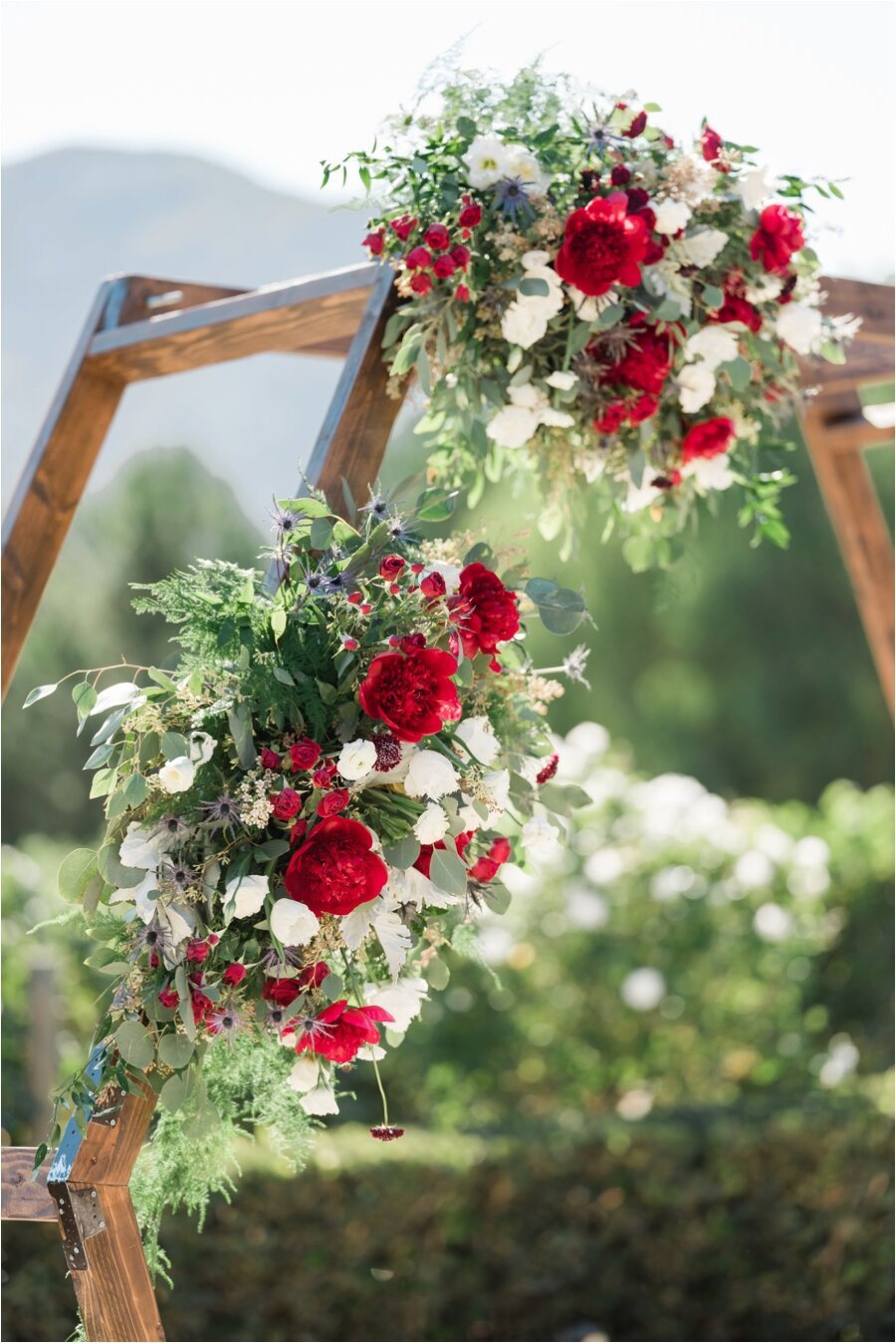 Epona Estate ceremony arch