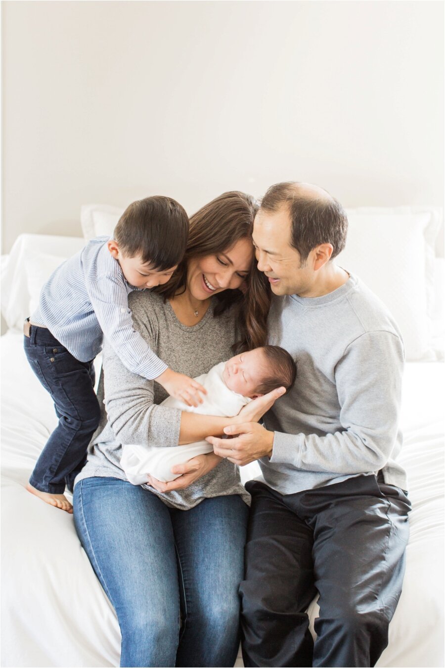 lifestyle newborn photography family portrait