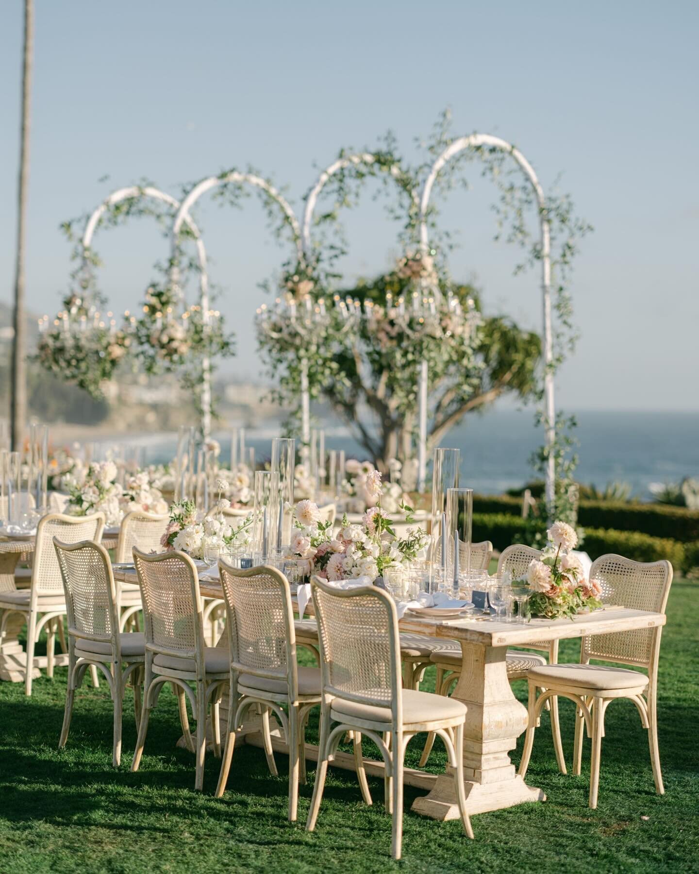 It doesn&rsquo;t get more &ldquo;California&rdquo; than Mia and Clayton&rsquo;s @montagelaguna wedding day. From the breathtaking florals by @elpetrosfloral to the impeccable design by @stylishdetails, this wedding day had people gasping in awe as th