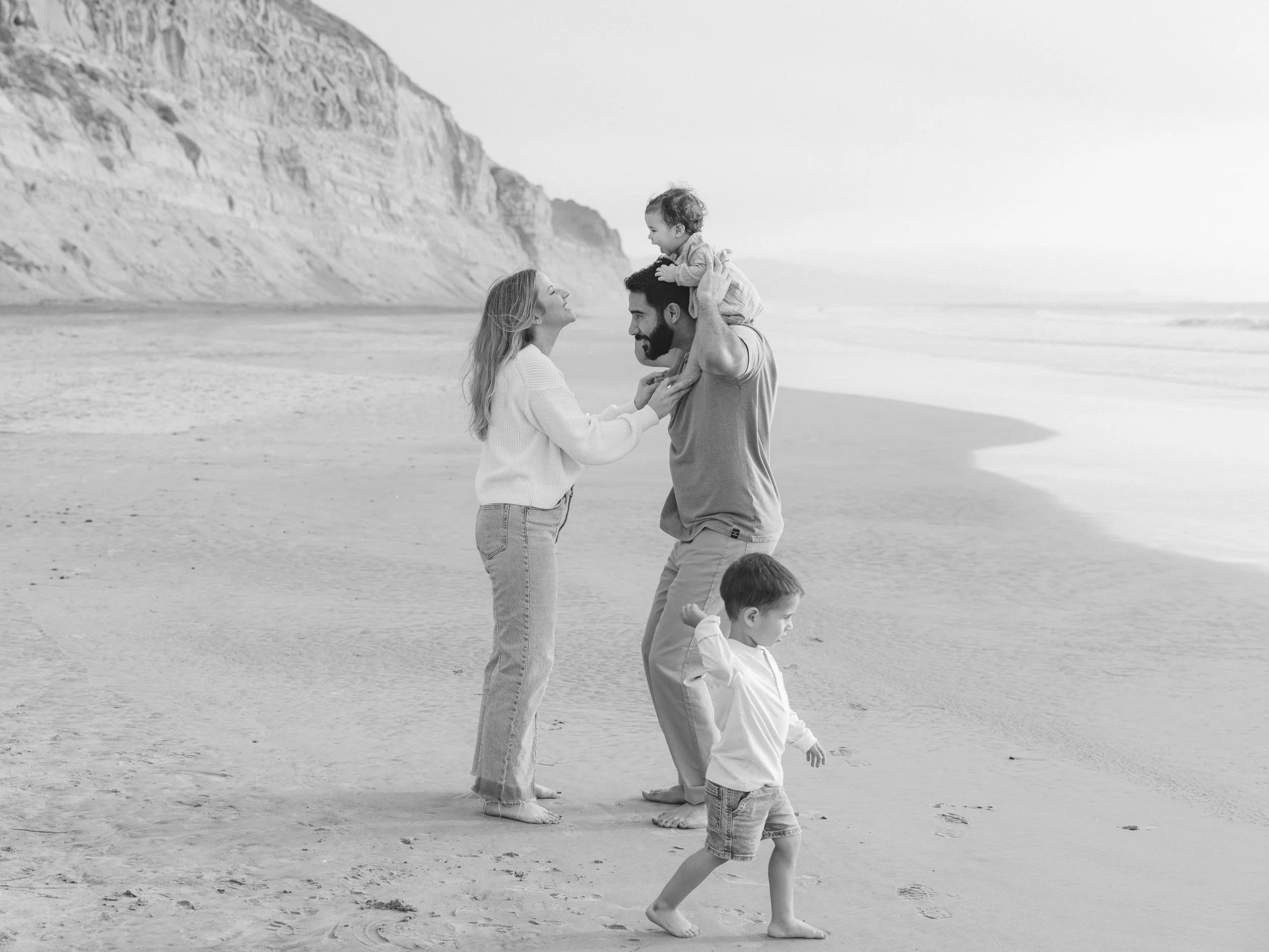 Alsharifi_Family-Mini-Session-2024_Taylor-Kinzie-Photography-108.jpg