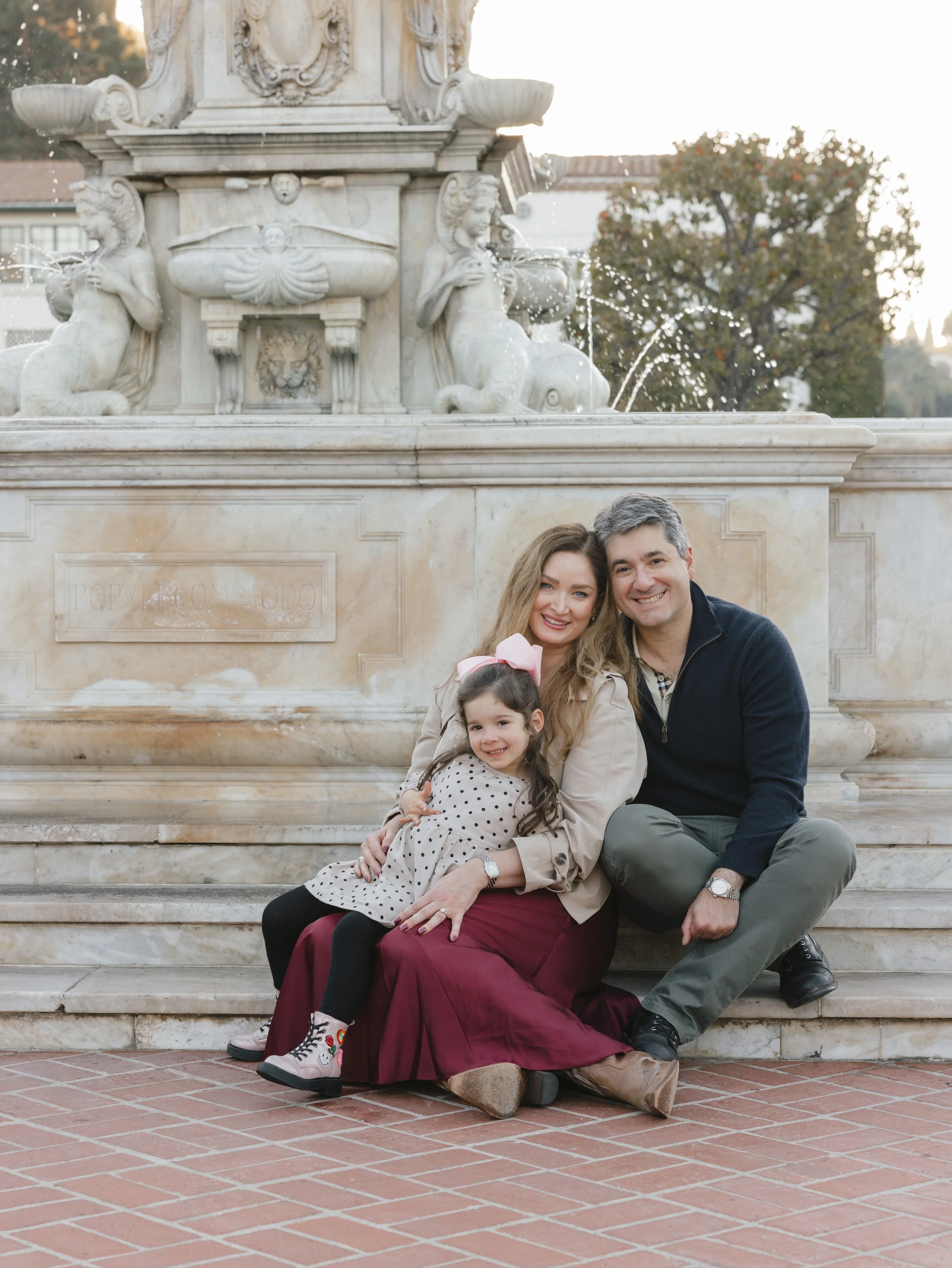 TheKashaniFamily_2024HolidayMini_Taylor-Kinzie-Photography-87.jpg