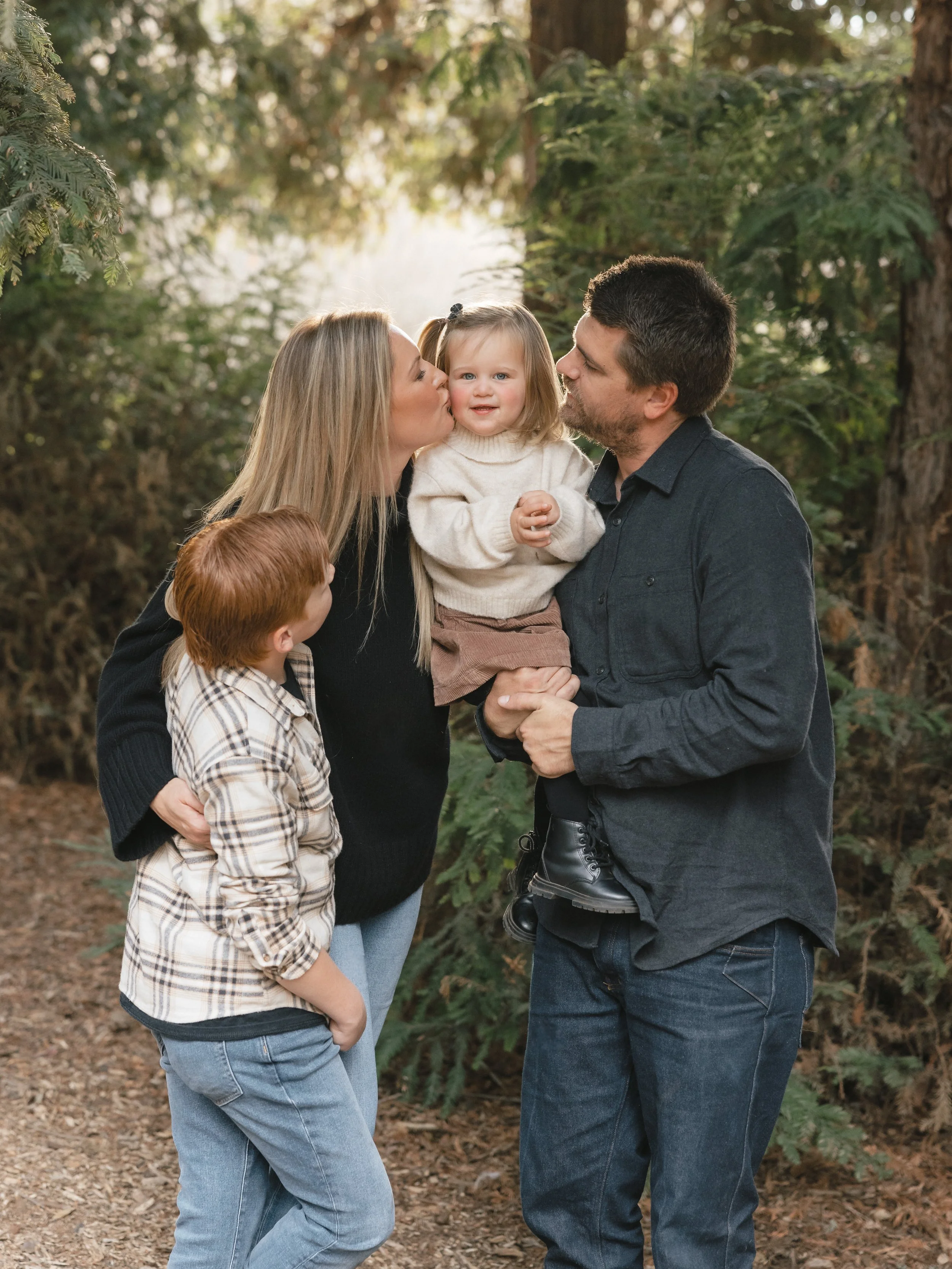 ChristinaPack_2024HolidayMini_Taylor-Kinzie-Photography-34.jpg