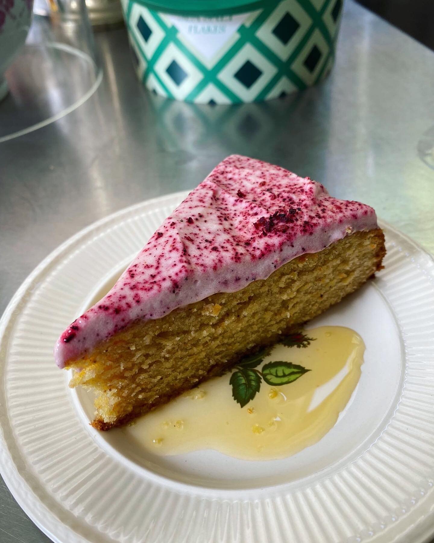 And this is the latest step in the continuing evolution of our orange + five spice cake, now with hibiscus cream cheese and star anise syrup (&euro;4)...next week we turn up the hibiscus knob to 11. #hibiscus #staranise #fivespice #cake