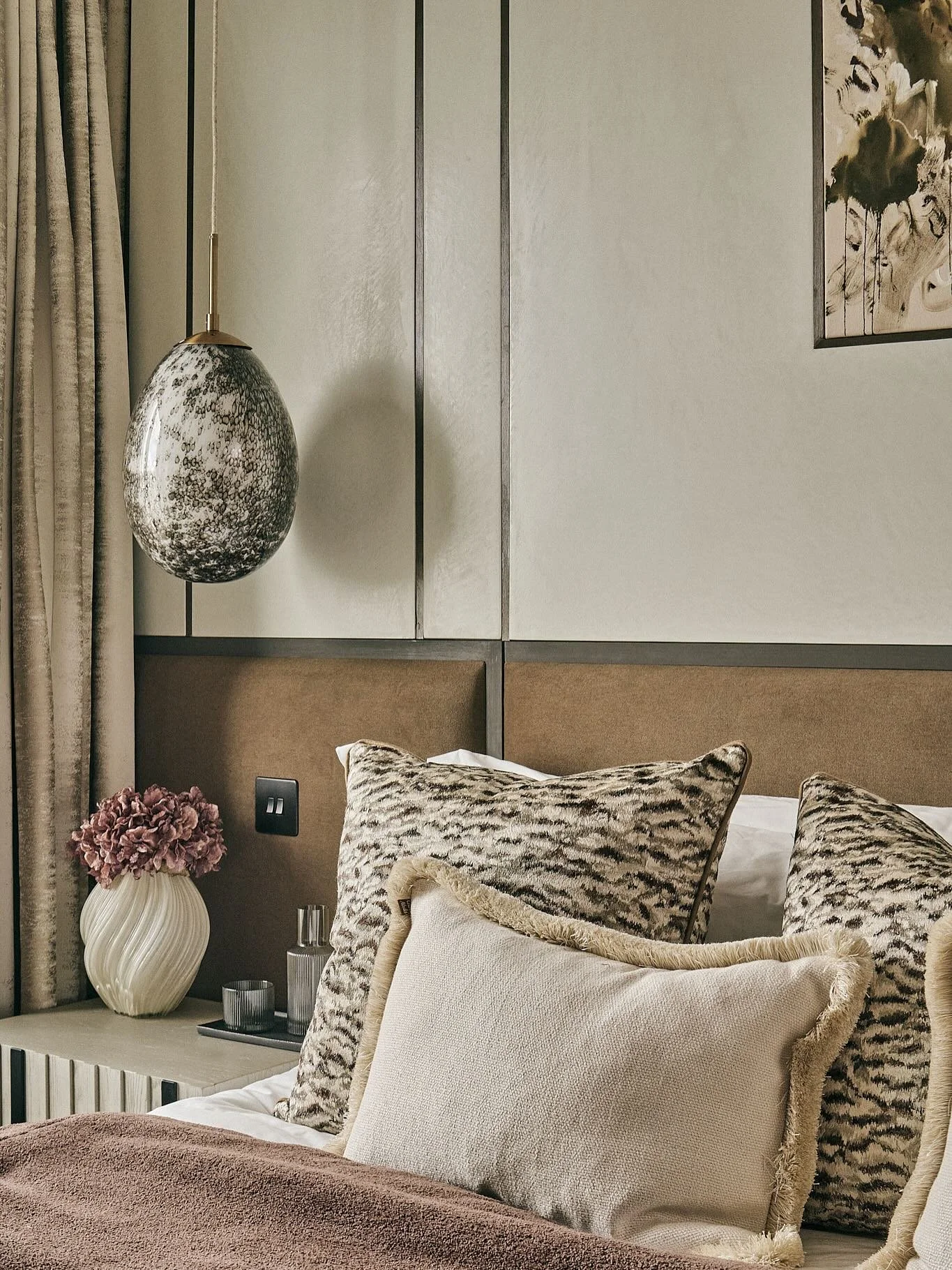 It&rsquo;s all in the details with this headboard from the polished plastered panels to the bronze metal detailing all finished off with these mottled glass pendants! We also commissioned @melanieanne.studio to create a bespoke piece of artwork which
