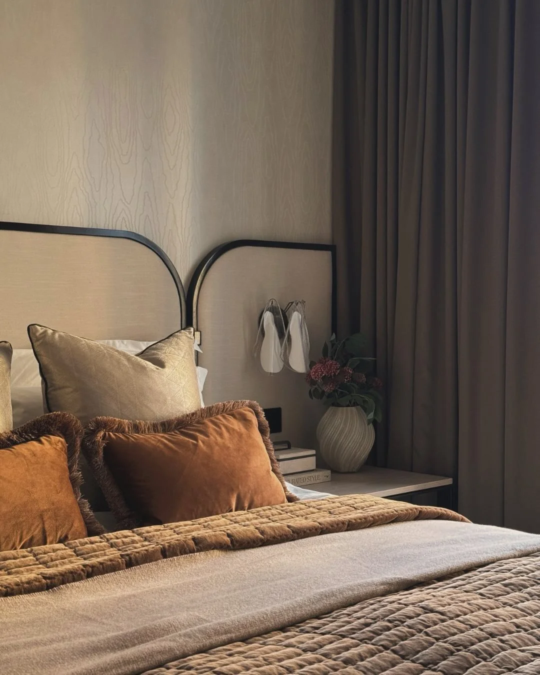 A little sneak peak into our latest installation at Nine Elms and she&rsquo;s a beauty! Can&rsquo;t wait to get this one photographed! 

#westlondondesigner #luxuryinteriordesign #interiorinspo #interiorstyling