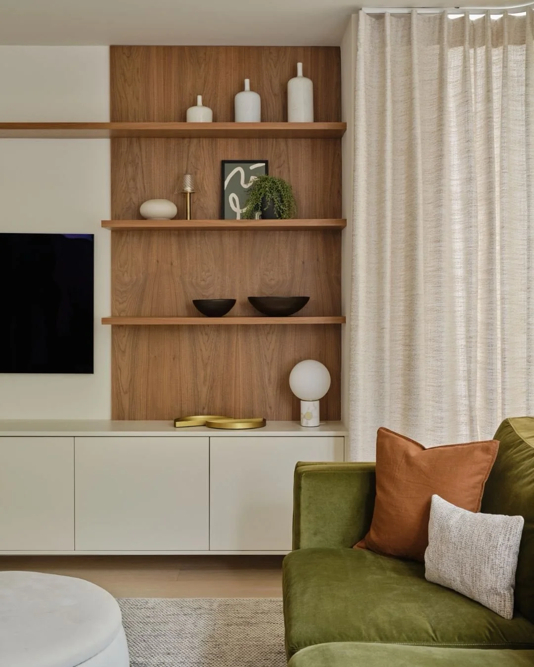 My tips on window treatments...save this for later ✨

Every property, client, and window is different&hellip; what works in one room might not work in another. Here&rsquo;s what we always consider when choosing the right treatment, fixing, or heading