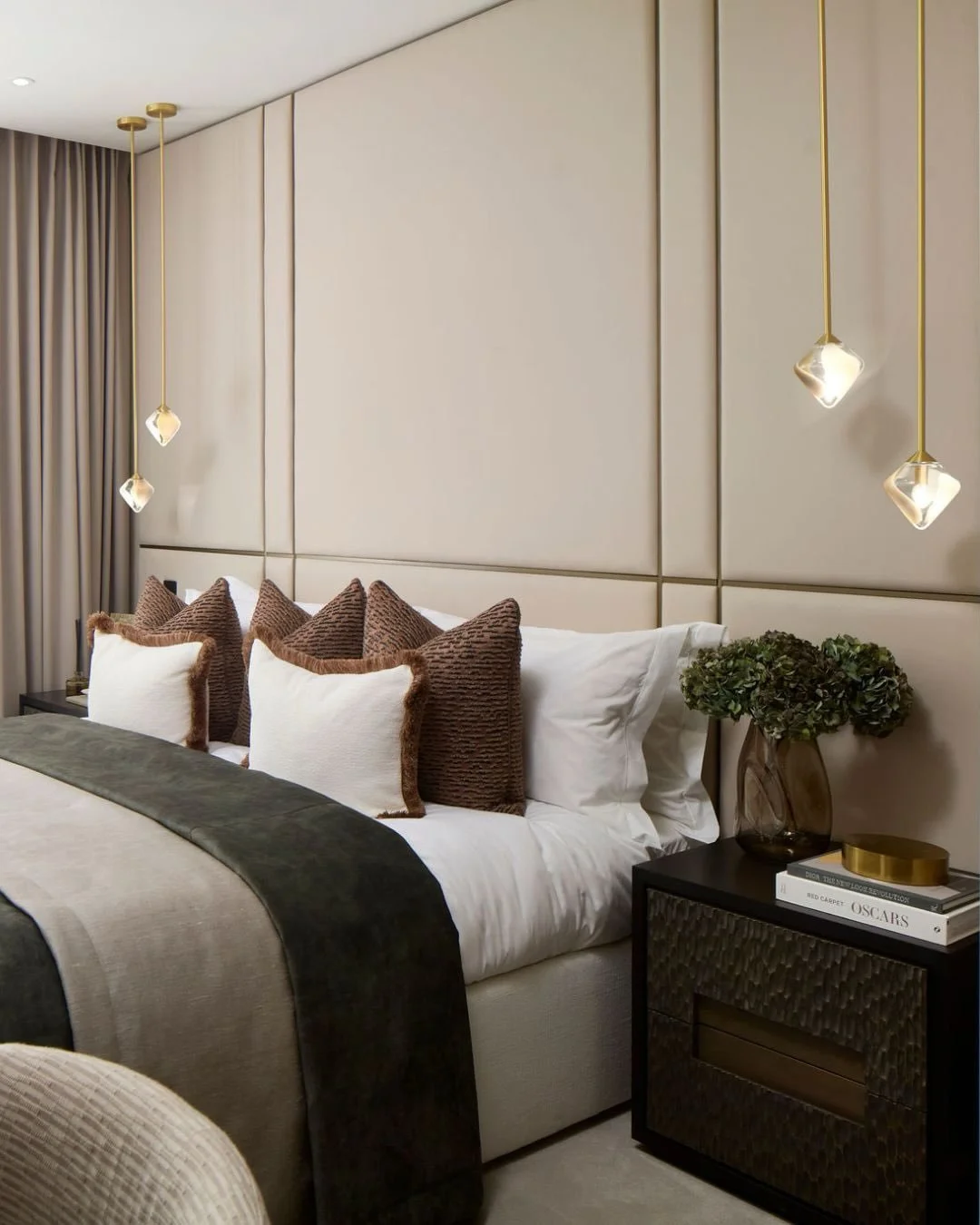 A little throwback to our two bed Nine Elms apartment which featured lots of bespoke furniture and fitted joinery which the team designed! 

#luxurydesign #interiordesign #westlondondesigner #luxuryliving #apartmentliving