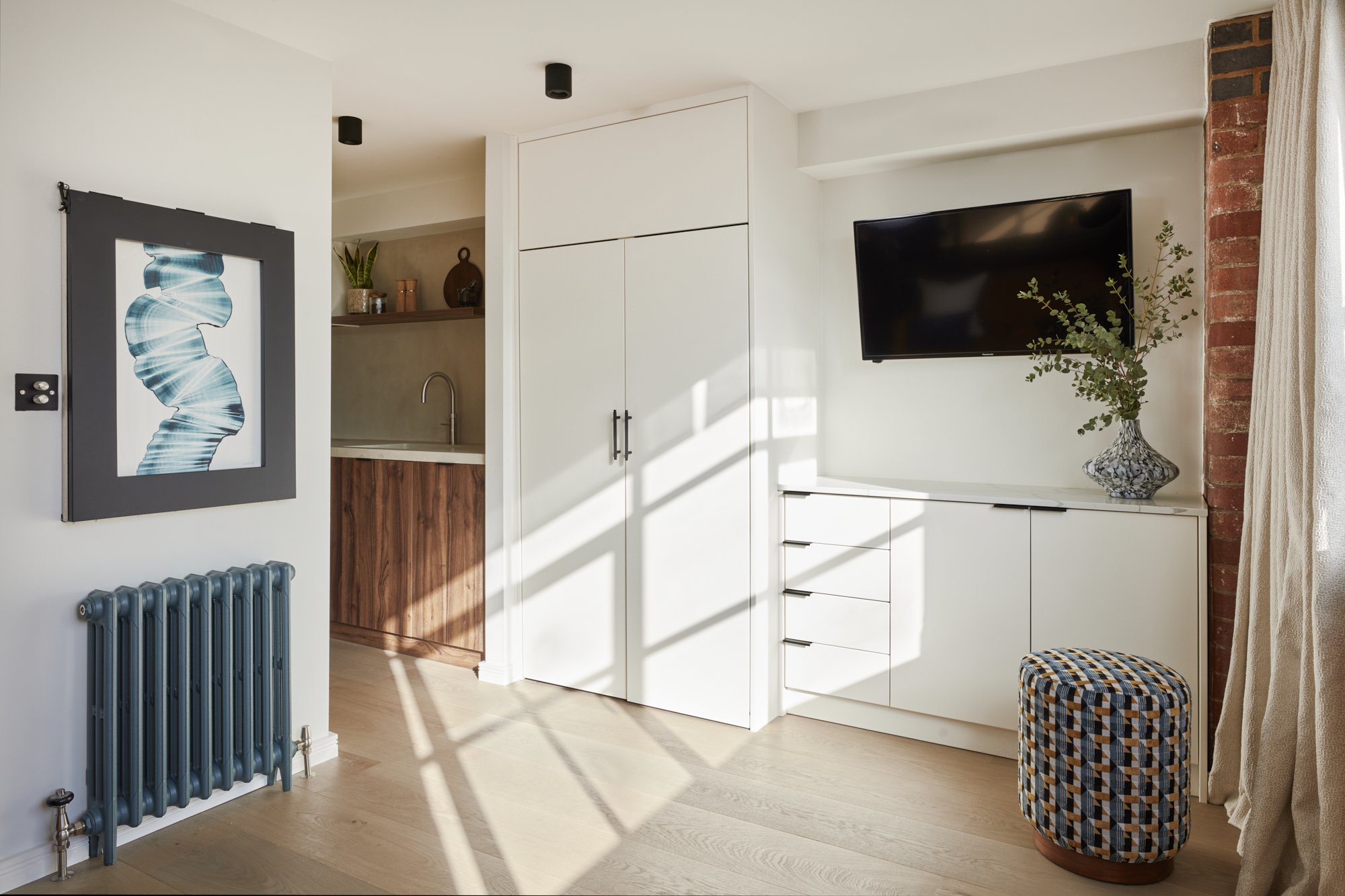 View of W. 72nd Street Penthouse Apartment / Mutuus Studio