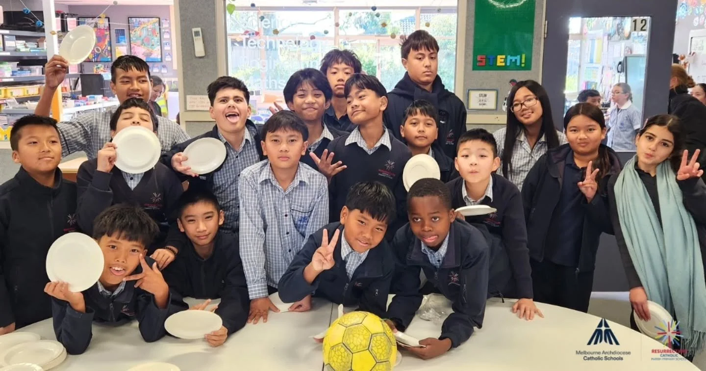 Celebrating our Champions! 🏆

A huge thank you to Mr Nathan, who treated our students to chips and potato cakes to celebrate their fantastic achievement in winning the Interschool Sports Trophy last term! 

It was a well-deserved celebration of thei