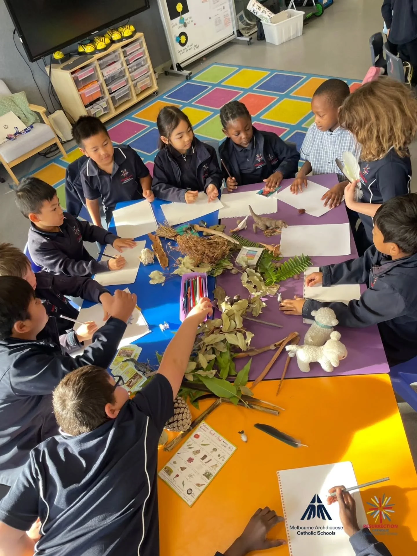 Our junior students enjoyed a beautiful Nature Journal incursion! 

Through this hands-on experience, students learnt how to use elements from nature as inspiration for drawing and writing. They also discovered how nature journaling can be a calming 