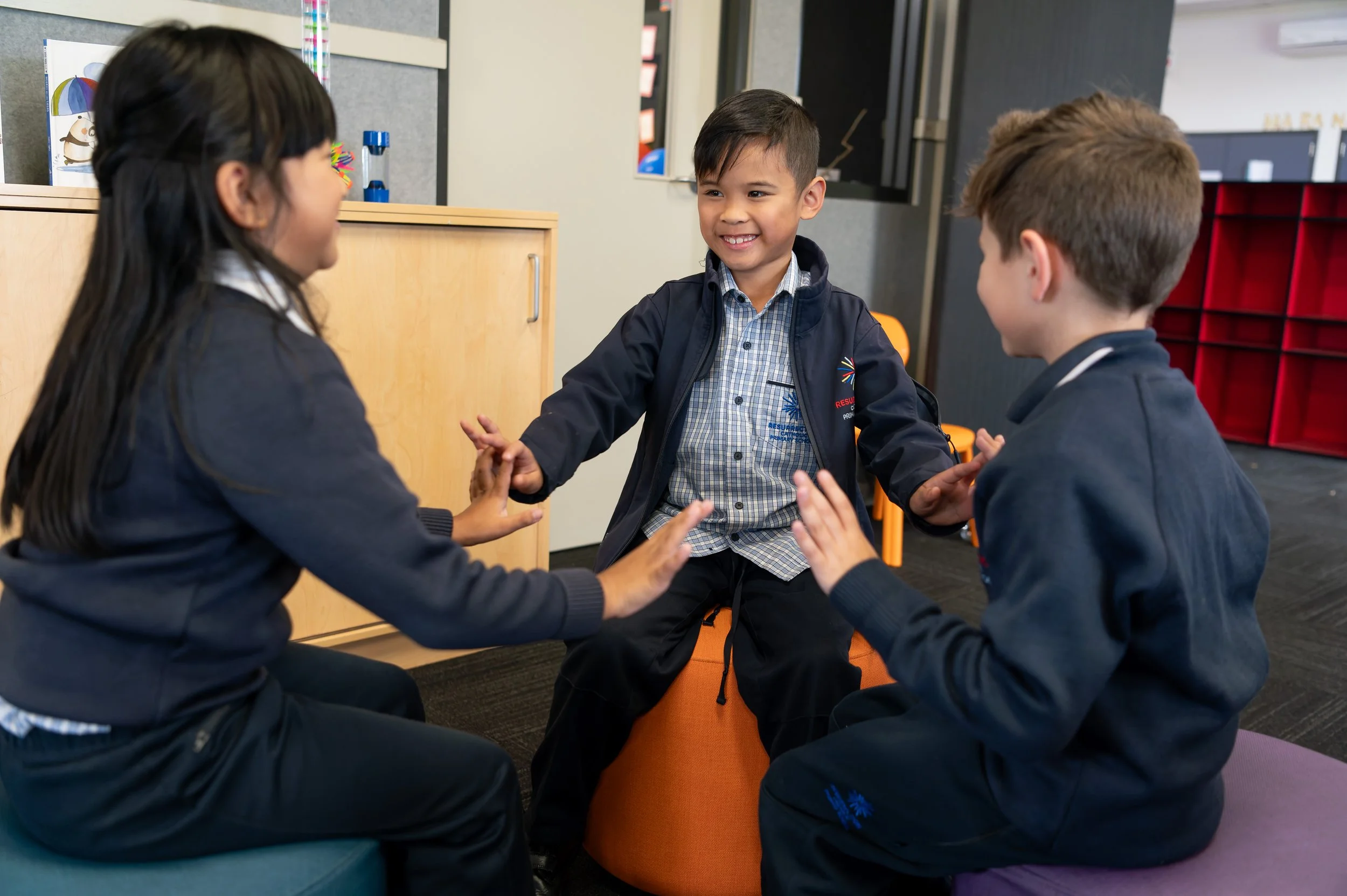 LOCATION & CONTACT — Resurrection Primary School