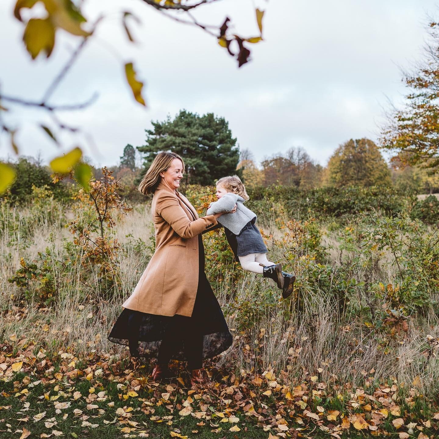 The Lloyd Family💗 @belinda_lloyd2021 

I&rsquo;ve been so so excited to share more of this gorgeous shoot with you all! (&hellip;..but I was waiting until Christmas present prints had been given out first!)

I love taking photos of families outside&