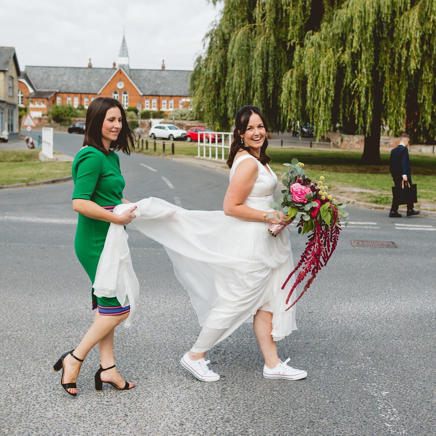 If the weather is nice, your shoes don&rsquo;t hurt too much and you can walk to your wedding, then do it!!!!!&hearts;️ 

The wedding of Belinda and Tomas was the perfect home-made, local, small wedding. With Belinda walking to the church, just a few