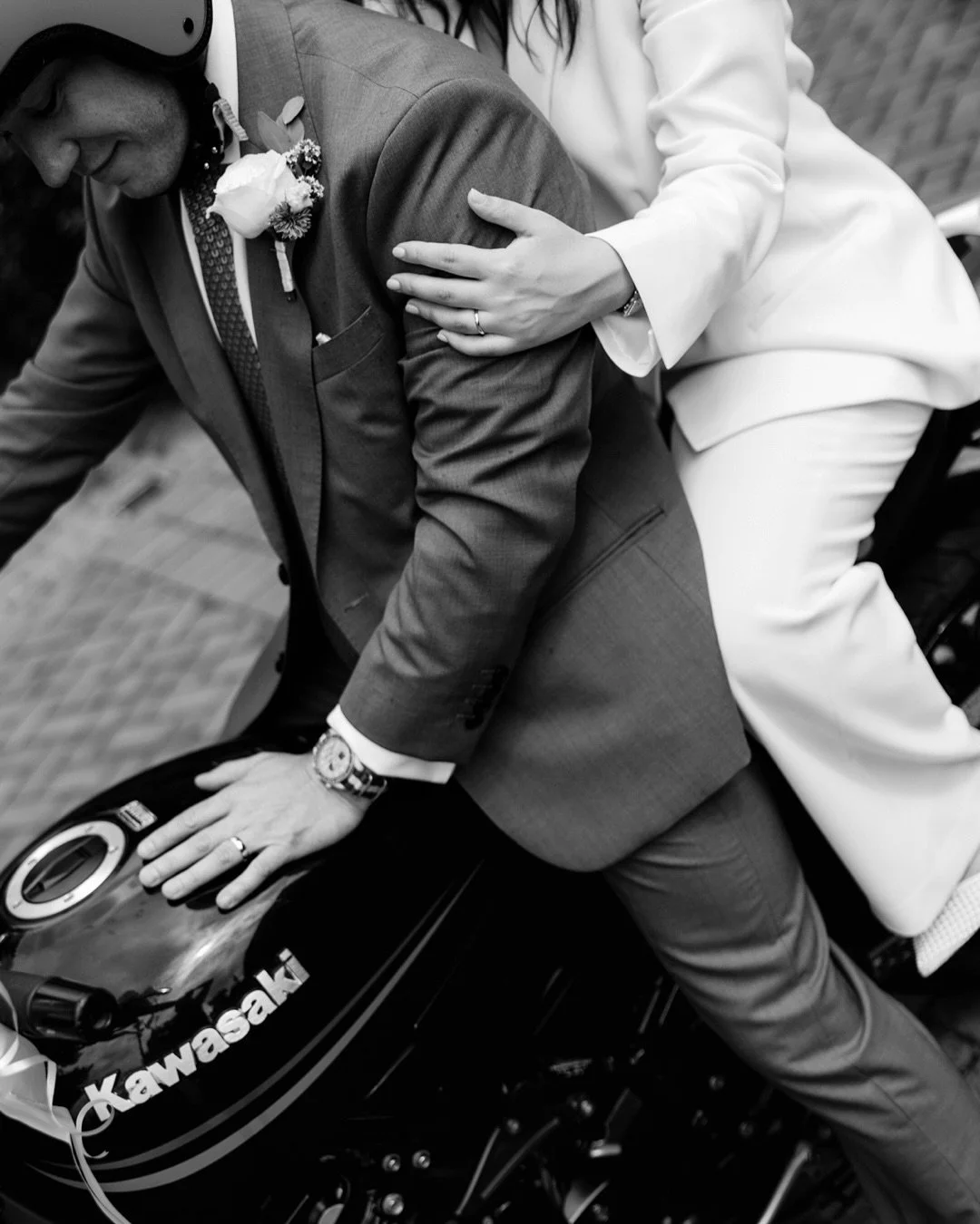 Smaller, more personal weddings are definately on the rise!!💕 Whether you&rsquo;re having a legal ceremony before a bigger party, keeping things low-key with just your closest people, or even eloping just the two of you, then I&rsquo;d love to be th