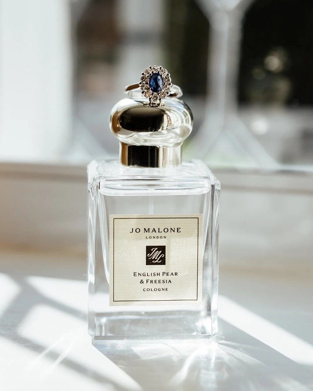 Lucy and Liam brought the autumn colours to their wedding at the end of September 🍂 Just look at those beautiful colours!!

Such a fun day and everything thought of, from wedding newspapers, engraved perfume and aftershave lids, and every piece of s