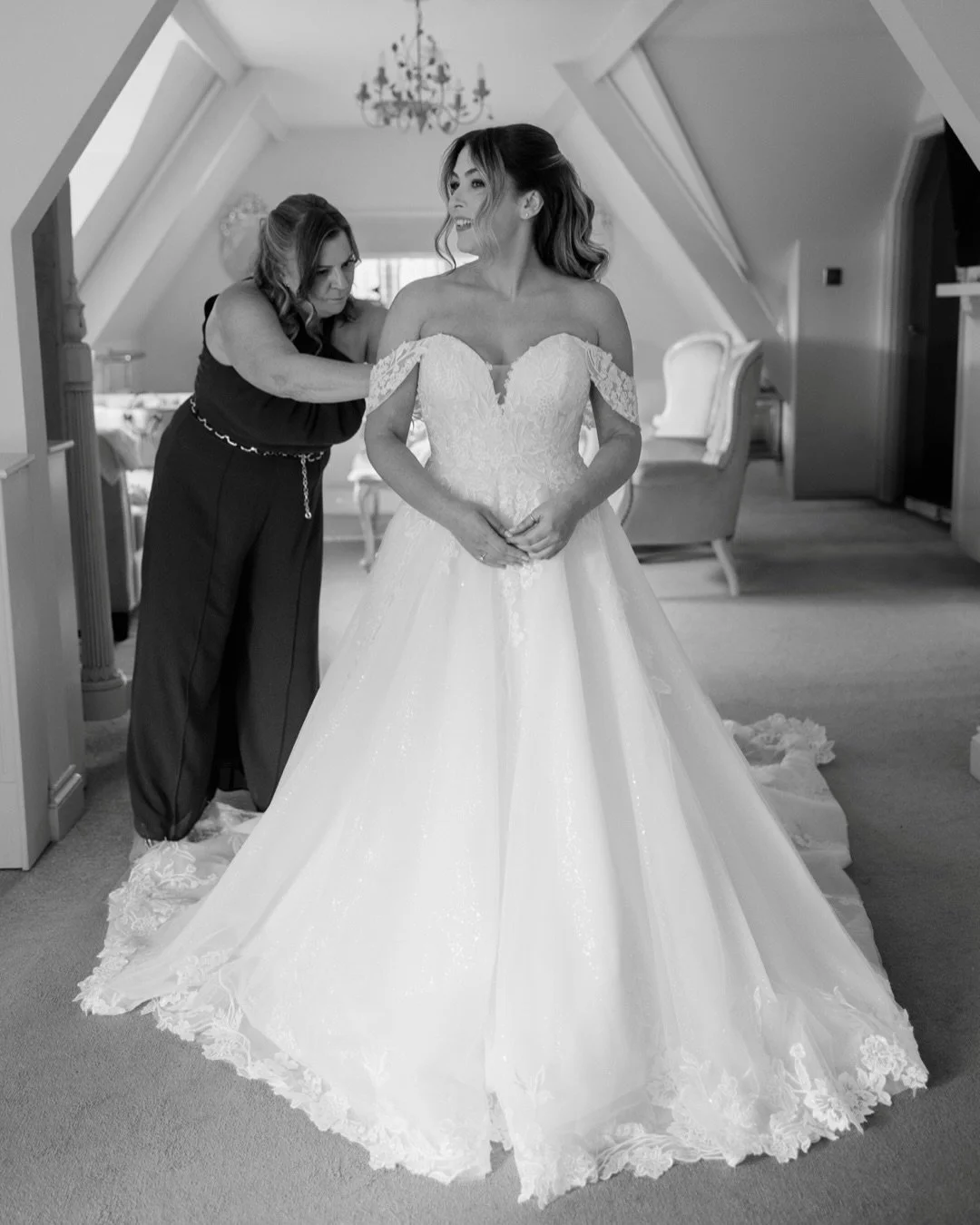 Jessy + Sam at the beautiful Woodhall Manor 🩷

I first met these two back in 2024 at Sam&rsquo;s sister&rsquo;s wedding, so when they contacted me last year to ask if I was free to photograph their own day I felt so honoured.

After a random overnig