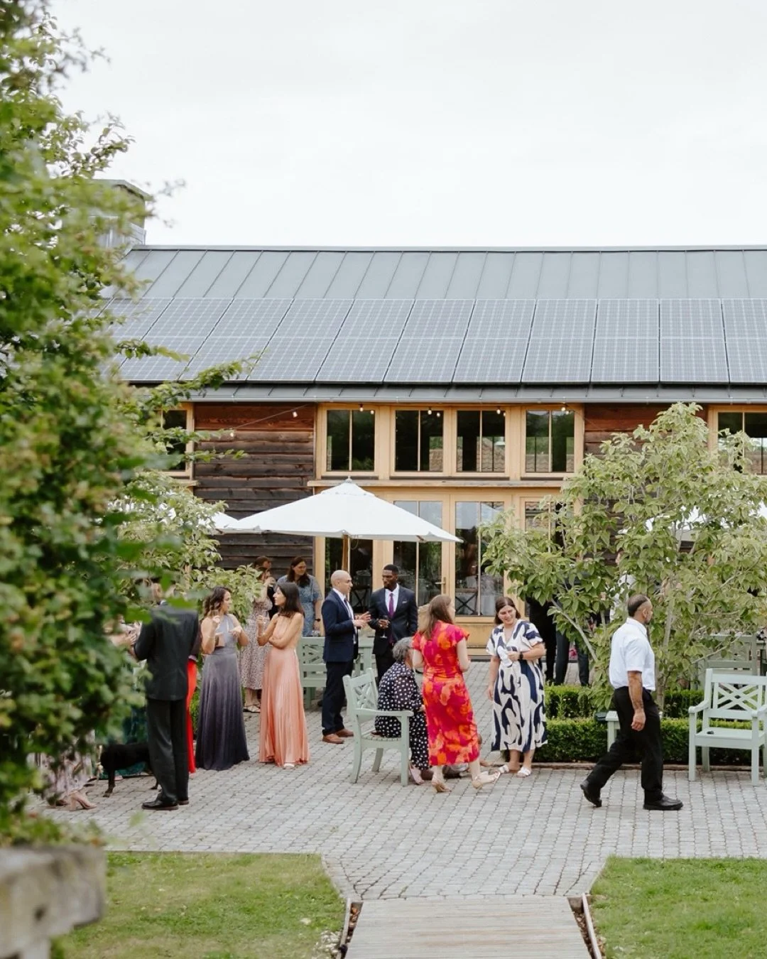 Just over here manifesting another wedding at @retreateastweddings with a cocktail hour, where I can take lots of candid shots and mini group shots of guests on the terrace!! One of my favourite parts of a wedding day🩷

#suffolkweddingphotographer #