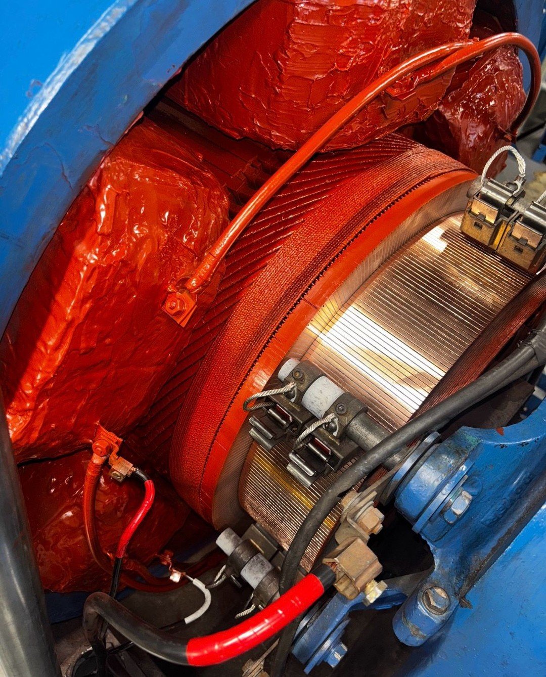 Before and after: Gearless machine reconditioning. 🛠️

Israel Longoria from our Capital Electric Motor team knows that in this industry, competence wins. From motor rewinds to complex technical diagnostics, we support your work before, during, and a