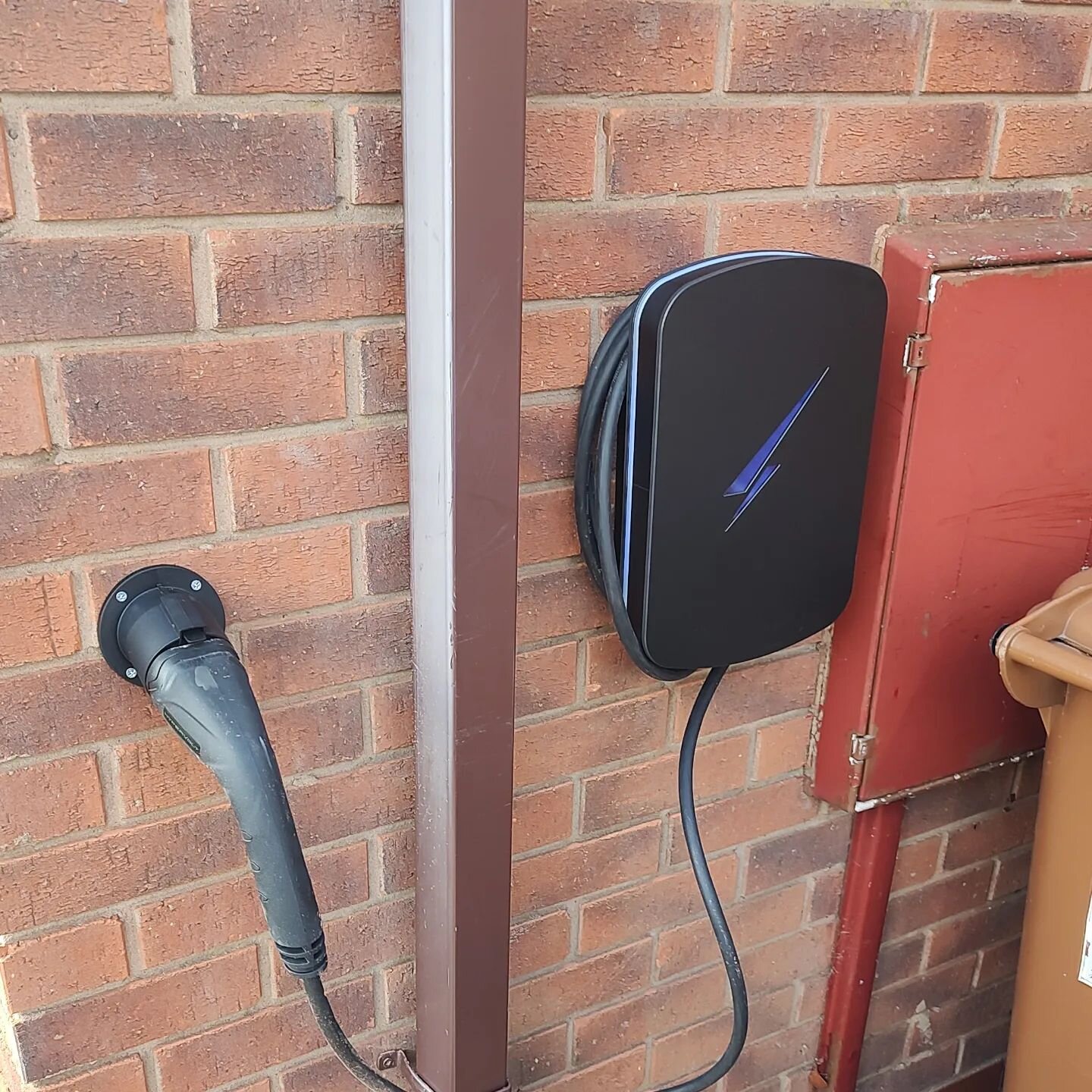Another @hypervoltuk installed today for a customer in Northampton. #evcharger #hypervolt #electricvehiclenorthamptonshire  #electricvehicle #evchargermidlands #ev