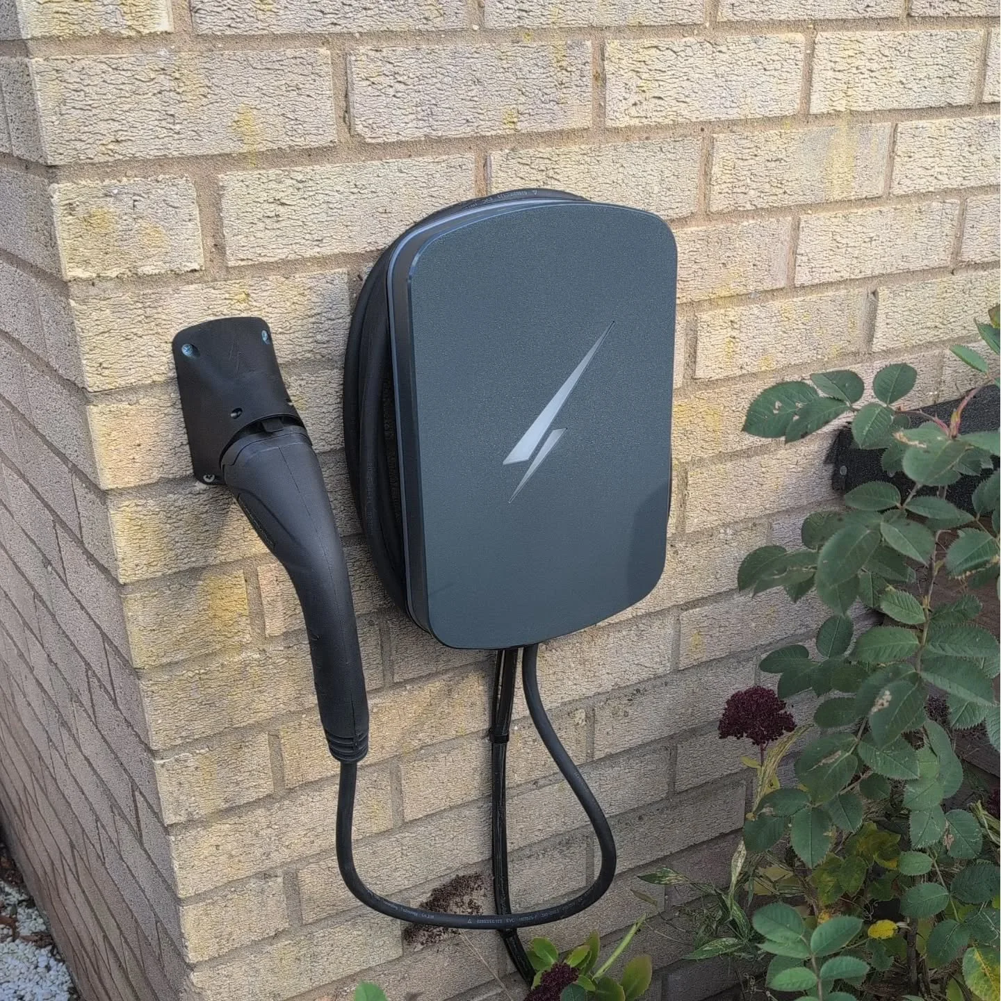 A few more @hypervoltuk Home Pro 3 installations today, we are now booking installations for November.

We can install within two weeks of placing an order with us.

Get in touch for further information and prices.

#hypervolt 
#electrical 
#evchargi