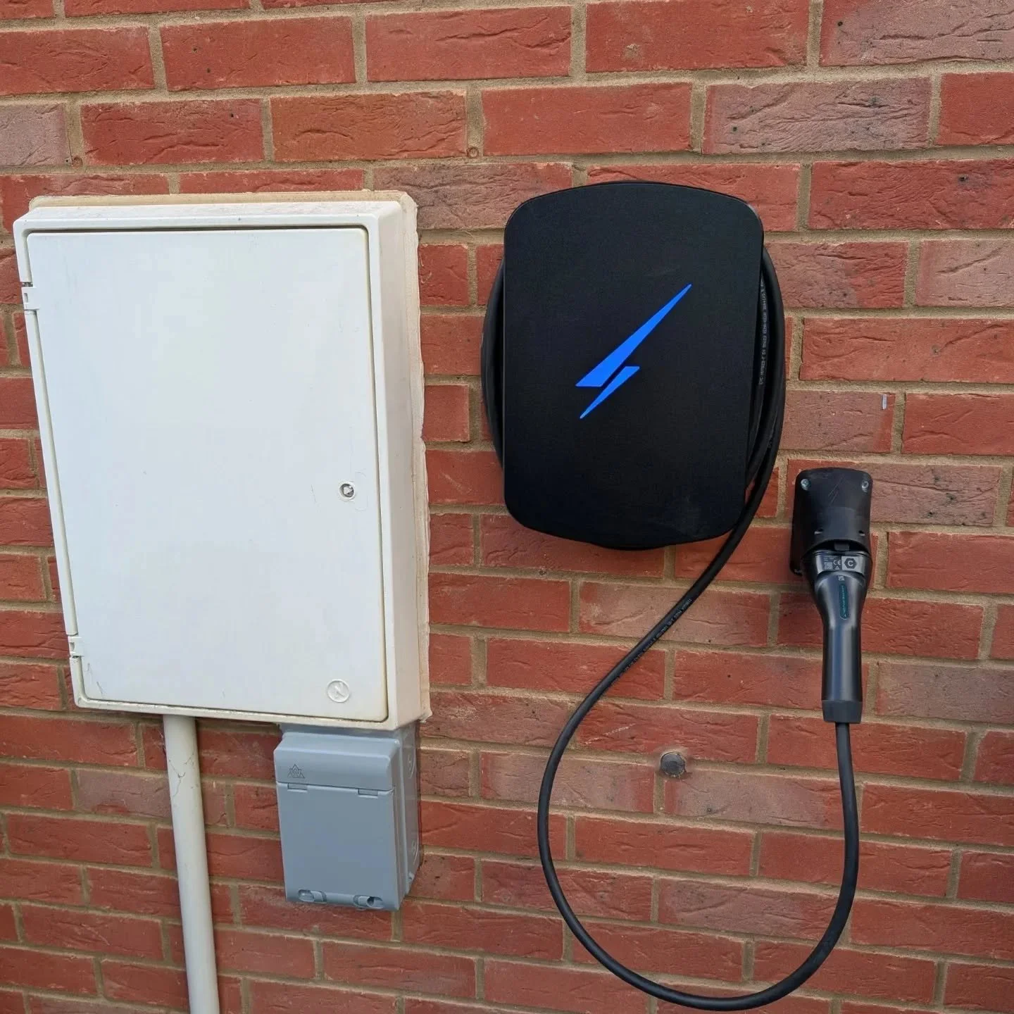 A few more @hypervoltuk installations from the last few weeks, We are now booking in April and can install within two weeks of placing an order.

Get in touch for a quote:

contactus@norvoltsolutions.com 

#hypervolt 
#evcharging⚡️