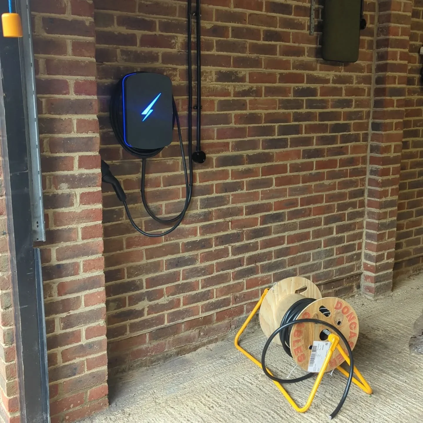 @hypervoltuk Home Pro 3 Grey 7.5m with @doncastercables_official EV Ultra cable

#evcharging⚡️ 
#evinstallers