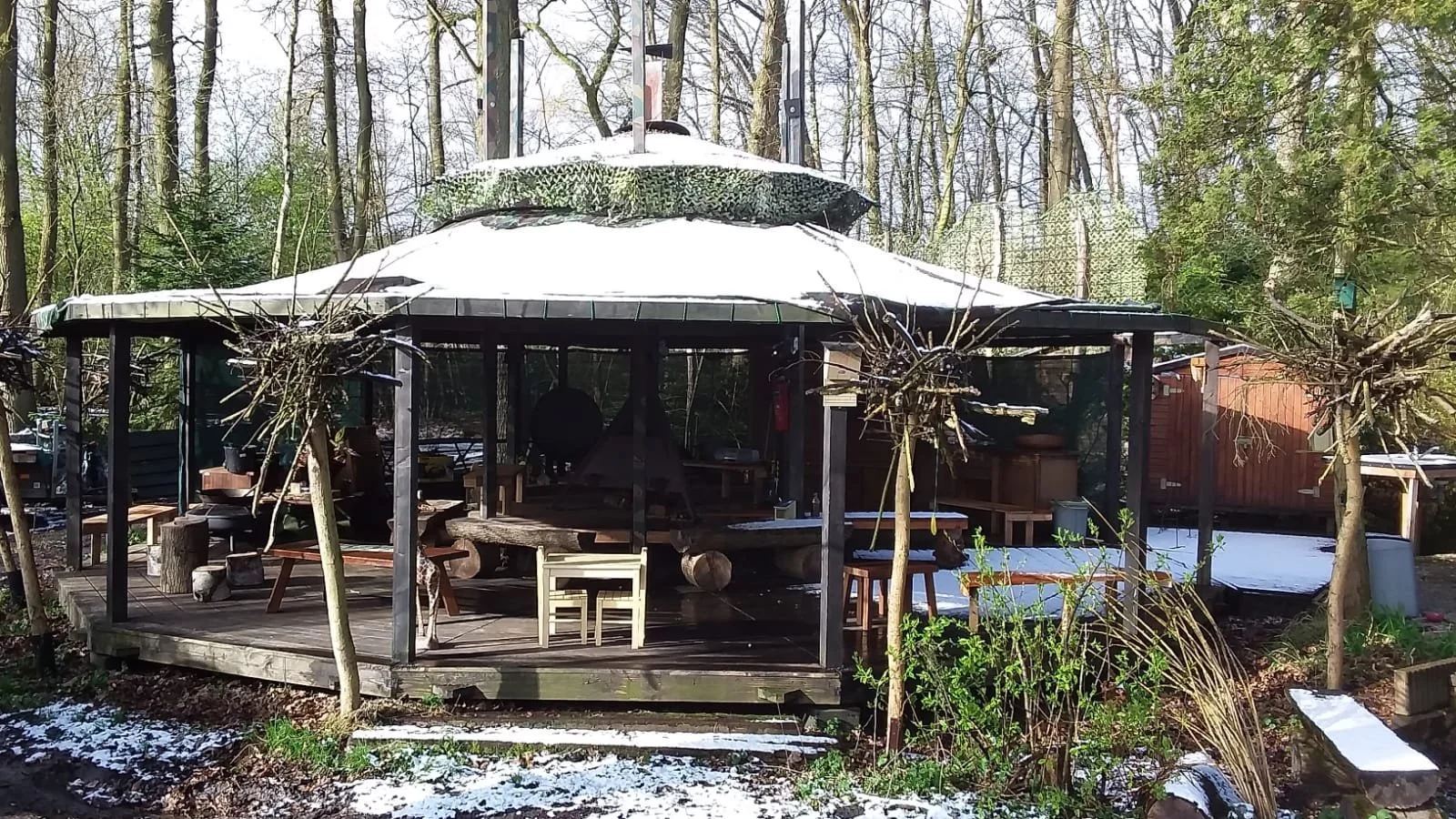 Ontmoetplek met overkapping