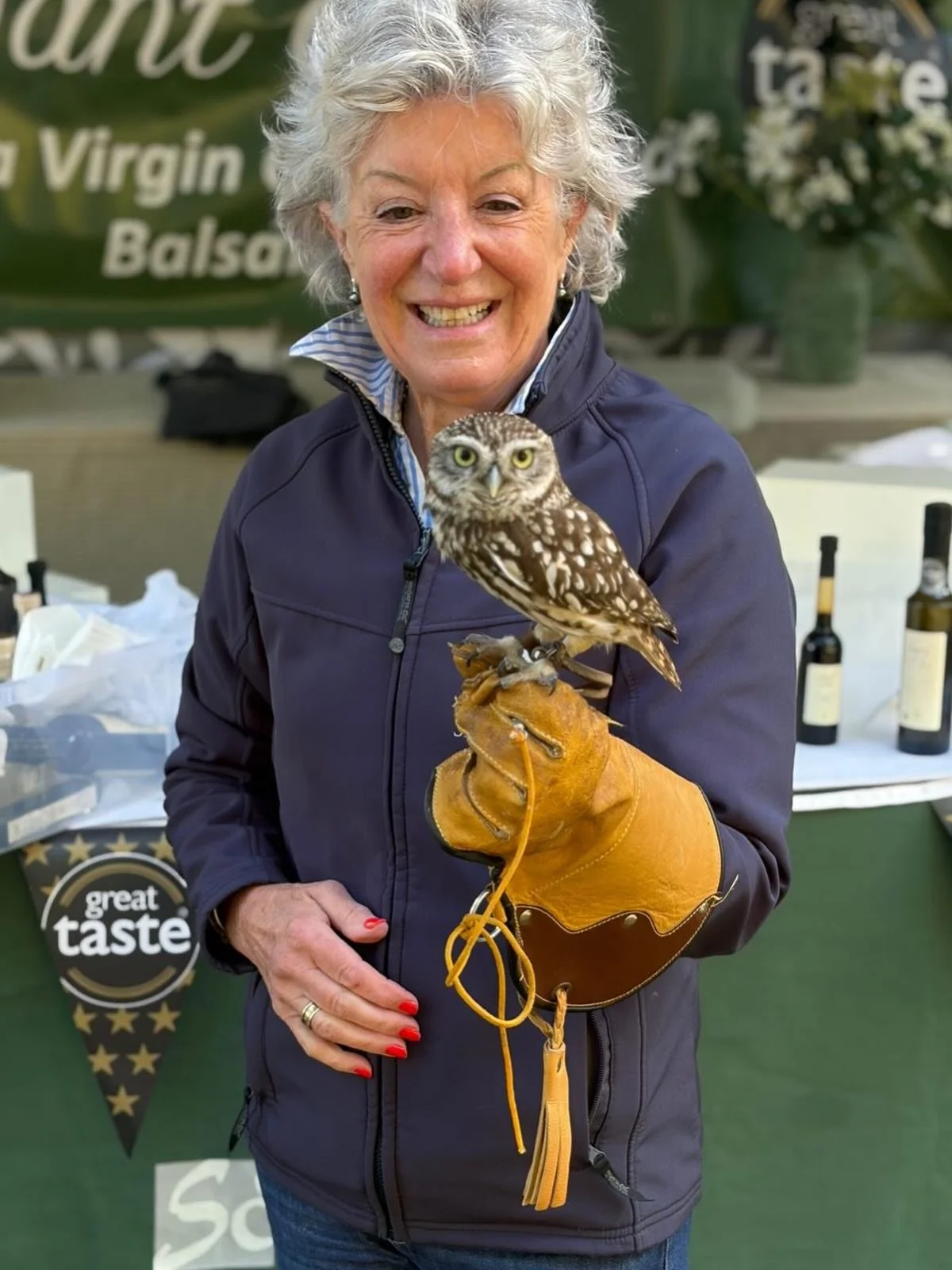 Look who we met yesterday at Madresfield Court!🦉

We had a fantastic day yesterday at @madresfieldestate fete and despite the weather met so many wonderful people who stopped to try our olive oil and balsamics.

One of the highlights of the day was 