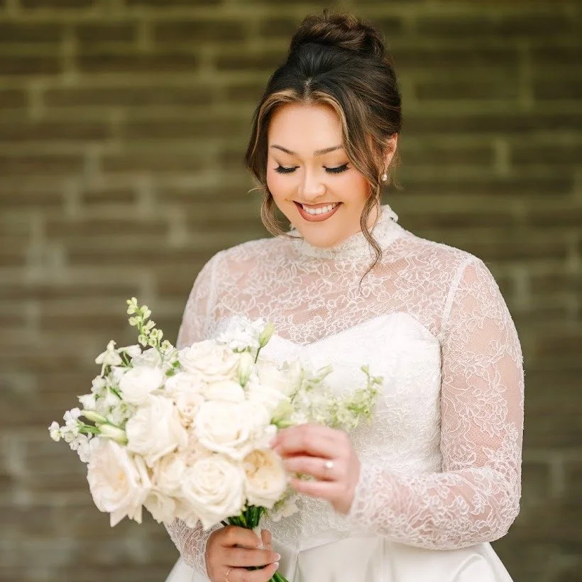 Classic Elegance 🤍 

Venue | @colesgardenokc 
Planning | @foreverblushingevents 
Photography | @alexis.radun_photography 
Hair | @jessiemelbeauty 
Dress | @molierebridal