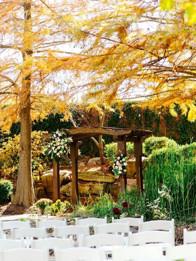 Fall color palettes are here and there is truly nothing like the warmth of a fall wedding palette!
venue: @dominiongardensokc
photo: @breesmithphotography
video: @heartinhandstudios
planning &amp; coordination: @mariahs_events @ashton.tuckk @joni.nic