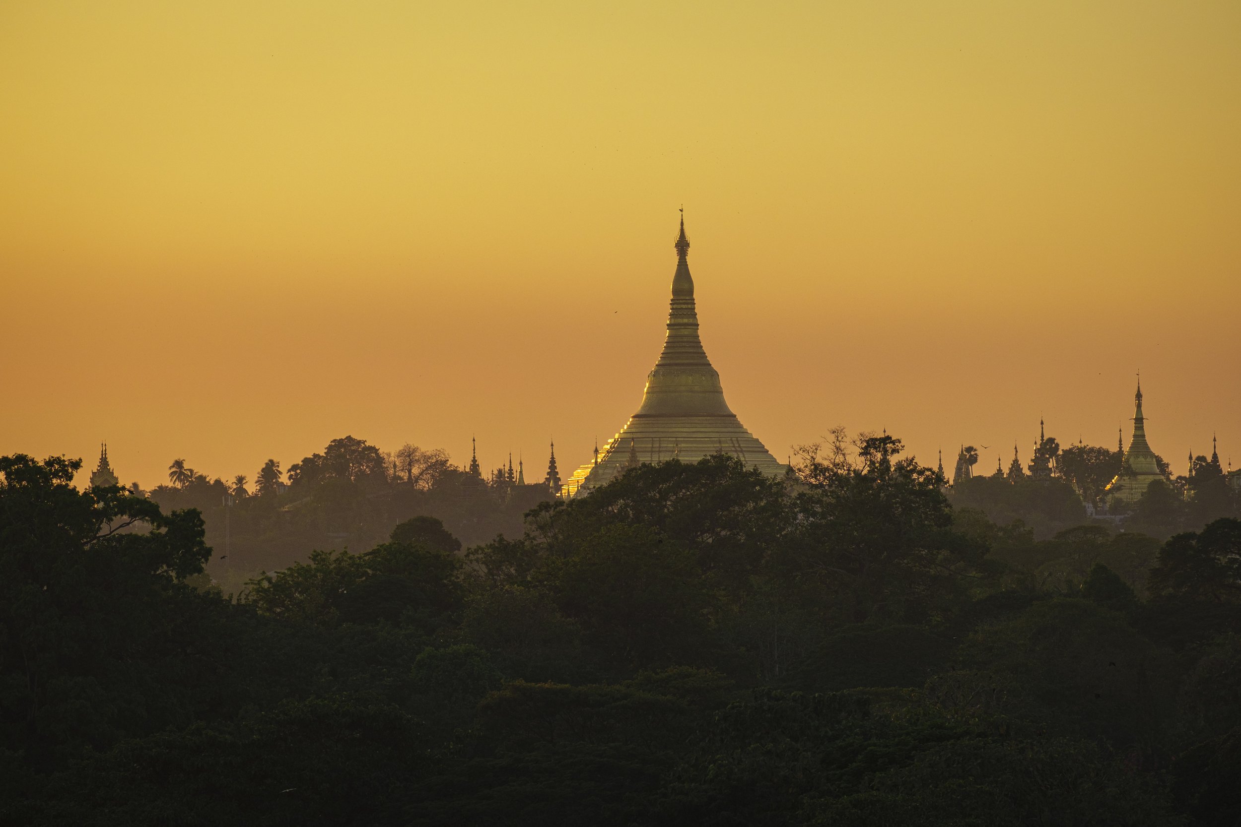  The Shwedagon Pagoda in the evening sun gives the impression that calm and peace exists in Yangon. But this appearance is deceptive. 
