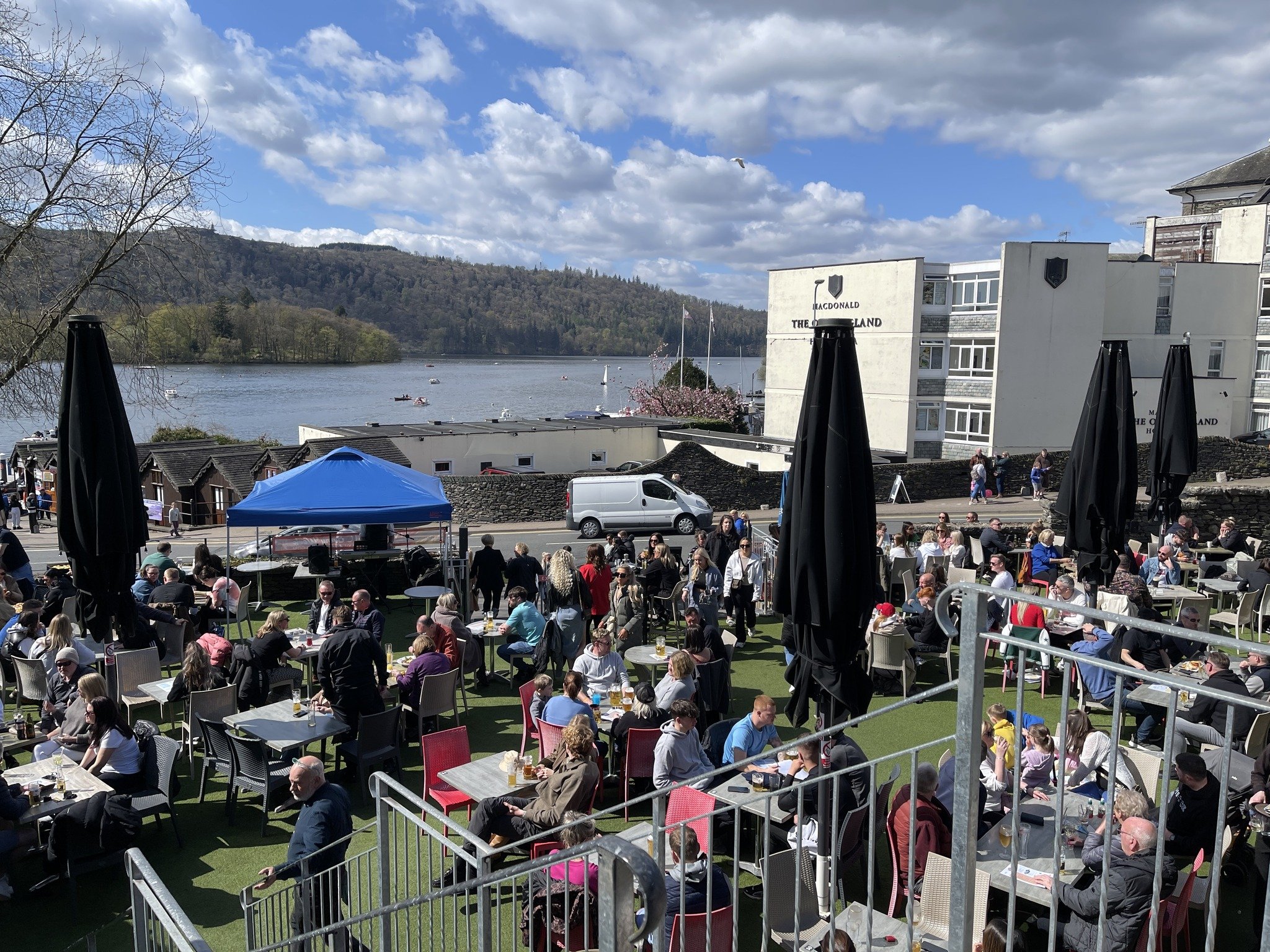 ☀️🍹 What a weekend it was at Lake View Garden Bar! 🍹☀️

The place was buzzing with energy as folks from near and far gathered to soak up the sunshine and enjoy some good company. From lively chatter to clinking glasses, the atmosphere was electric!