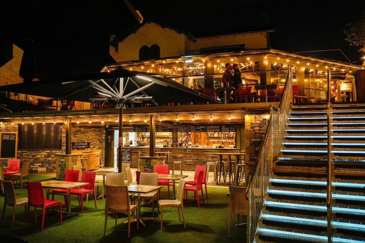 🎆 NEW YEAR'S EVE SORTED.
Lake View Garden Bar | Windermere Lakeside

✨ FREE ENTRY ALL DAY &amp; NIGHT
🎸 Live music 12pm-1am (absolute bangers)
🍴 Food from 12pm
🥂 Walk-ins only - no faff, no bookings
Bring your mates. Ring in 2026 properly.
Best v