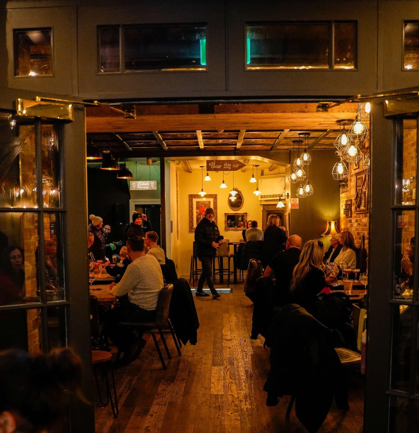 Are you done with the Christmas Day running around? 🎄 

Unwind &amp; settle down with your loved ones at Lake View Garden Bar.

Indulge in hearty comfort-food and creative-cocktails while you soak it up by the waterfront. It&rsquo;s the perfect vibe