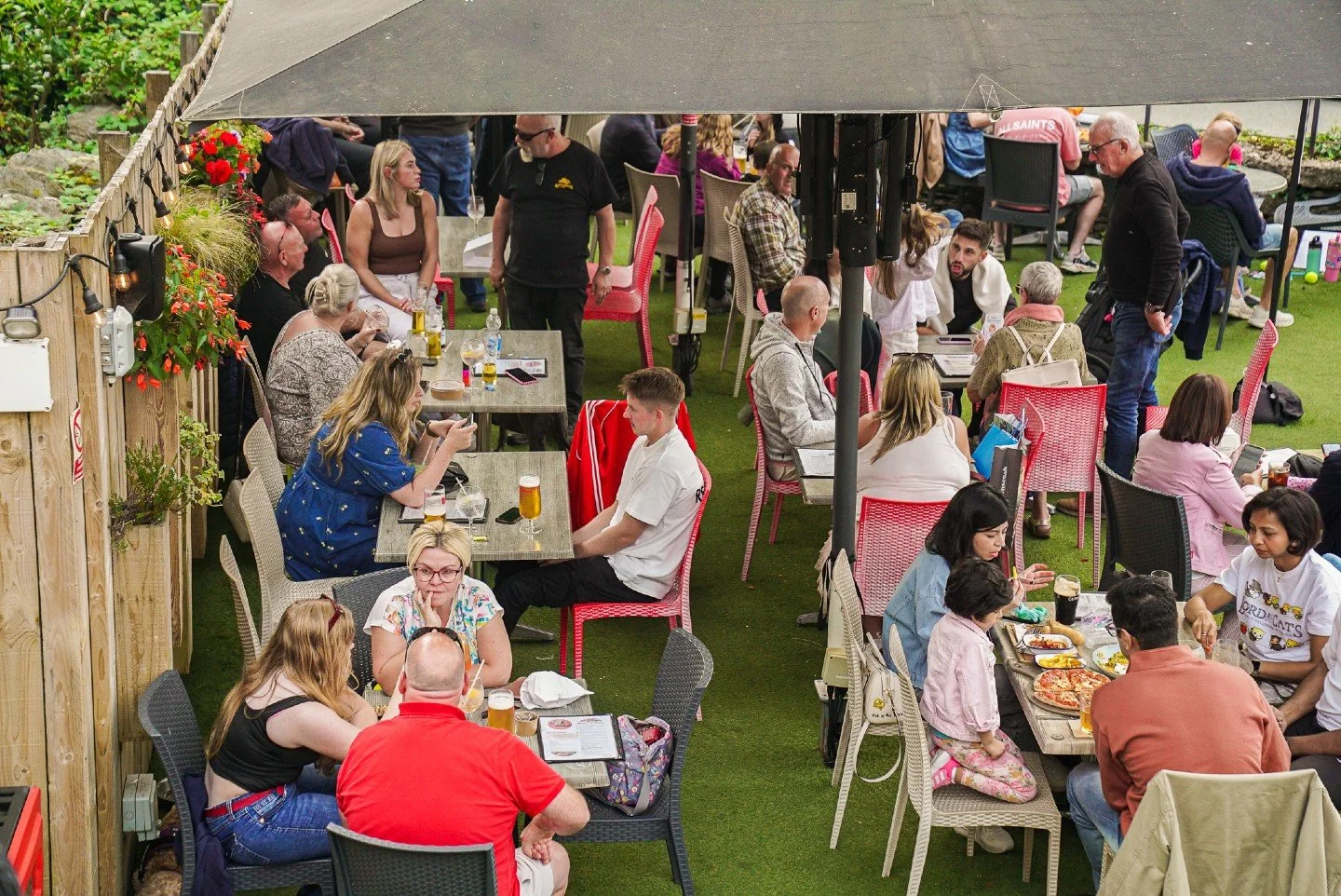 The ultimate Sunday payoff. 🥂⛰️

Skip the 'Sunday scaries' and find your haven on the waterfront. We&rsquo;re all about soulful vibes, satisfying flavours, and that unmissable evening-glow over the lake. 🌊✨

Grab the collective, bring the pawsome p