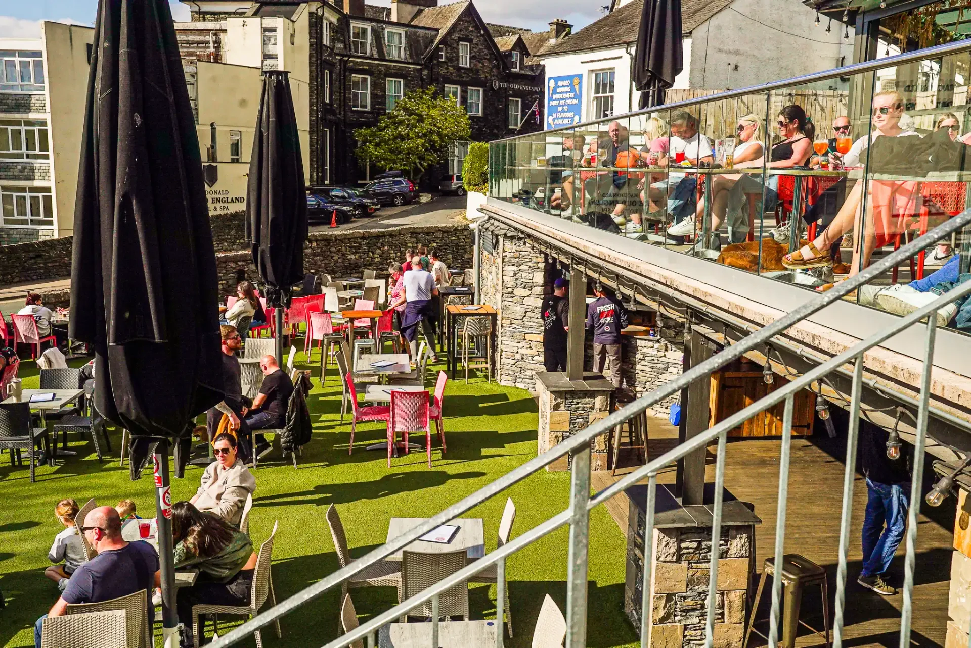 Terrace and garden of the Lake View Garden Bar