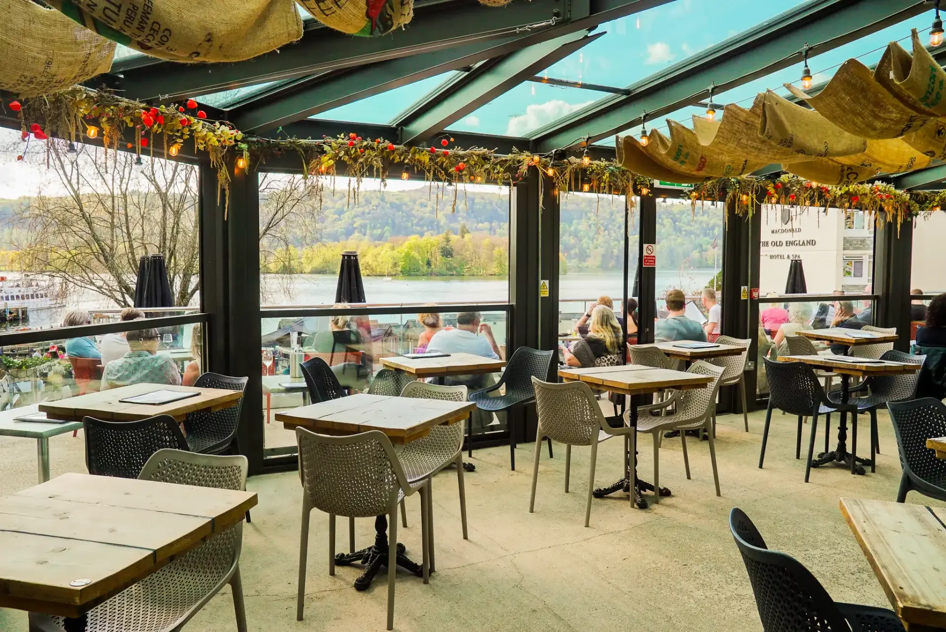 Lake View Garden Bar Conservatory