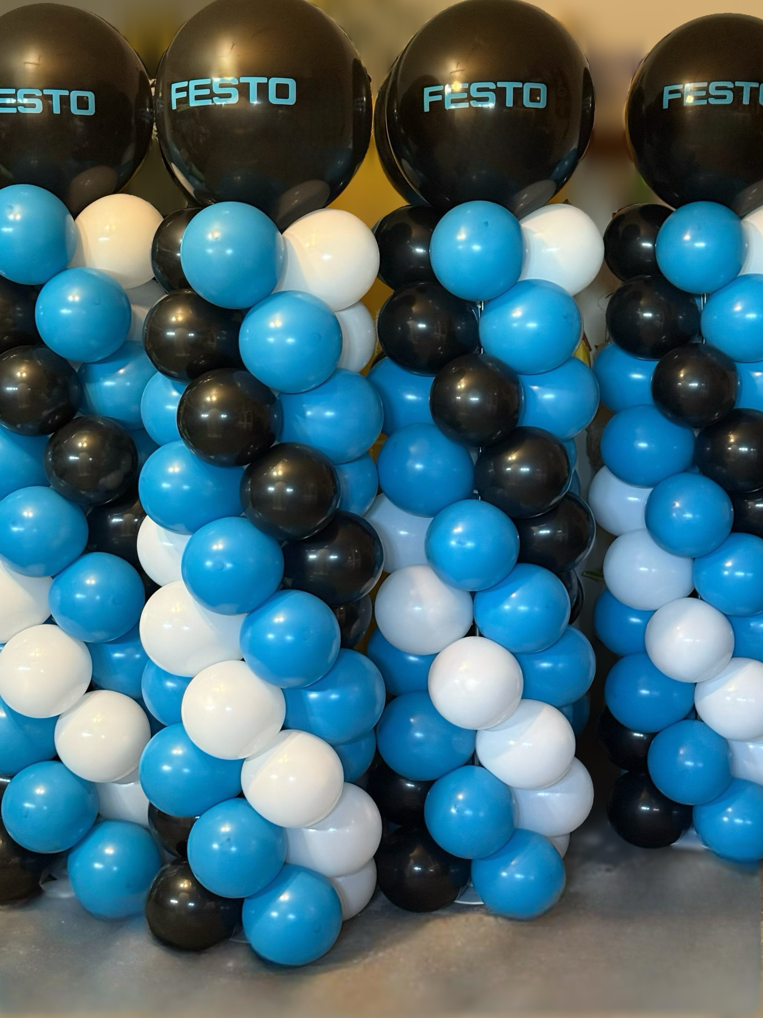 classic column, balloon columns, corporate balloons, logo, corporate balloon decor, balloons, balloons near me