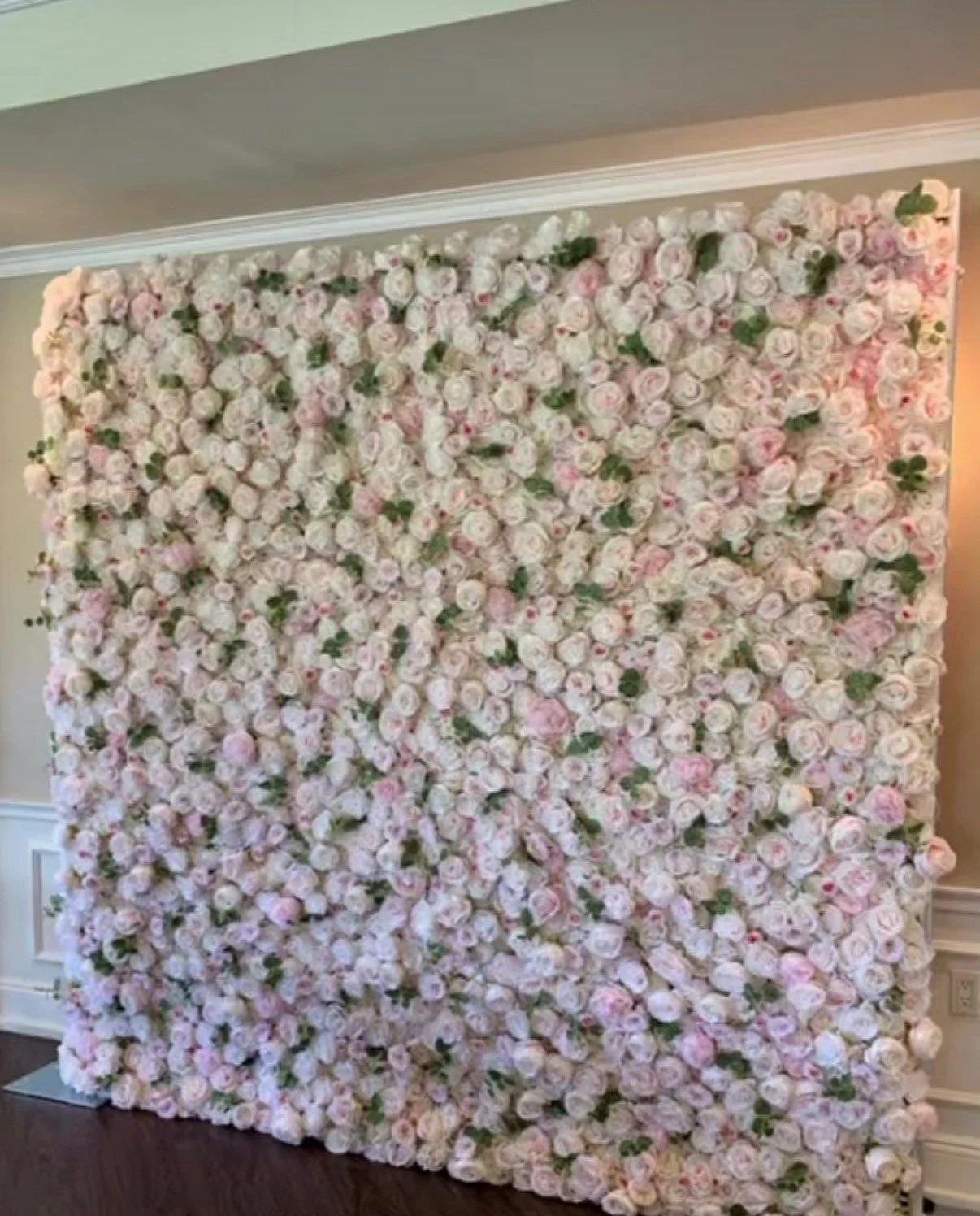 Mia 8x8 Wall