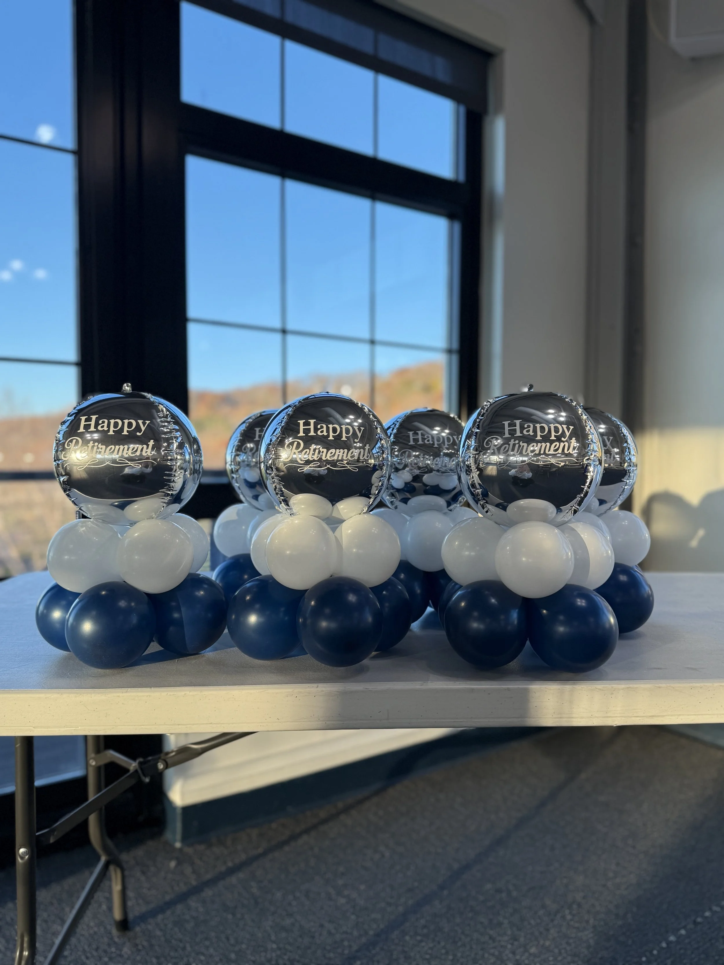Balloon centerpriece, balloons, balloons near me, centerprice, retired, retirement party, low centerpieces