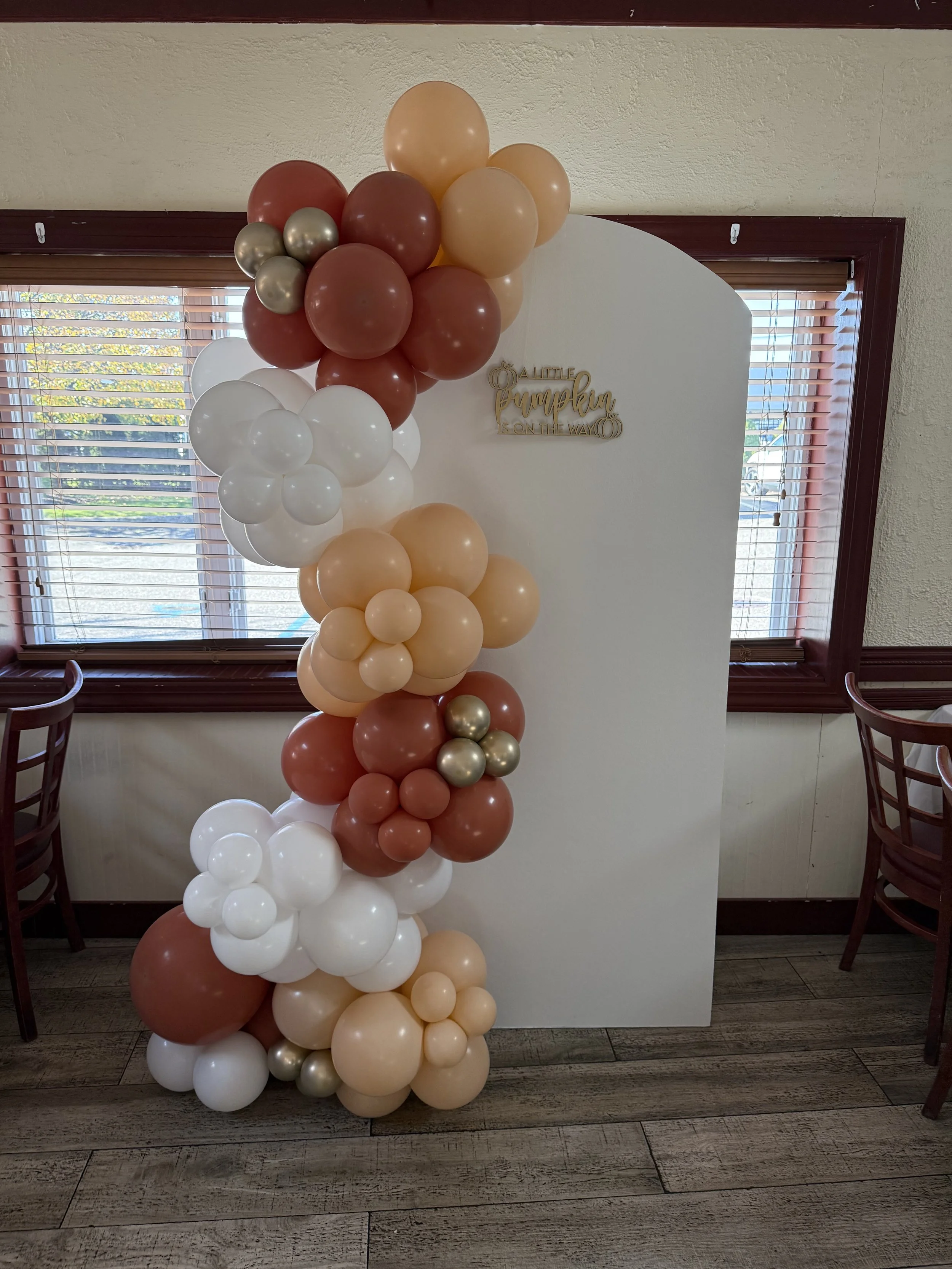 balloons, balloons near me, balloon arch, balloon backdrop, grab and go balloons, party decor, baby shower, bridal shower, photo op, party decor, balloon decor