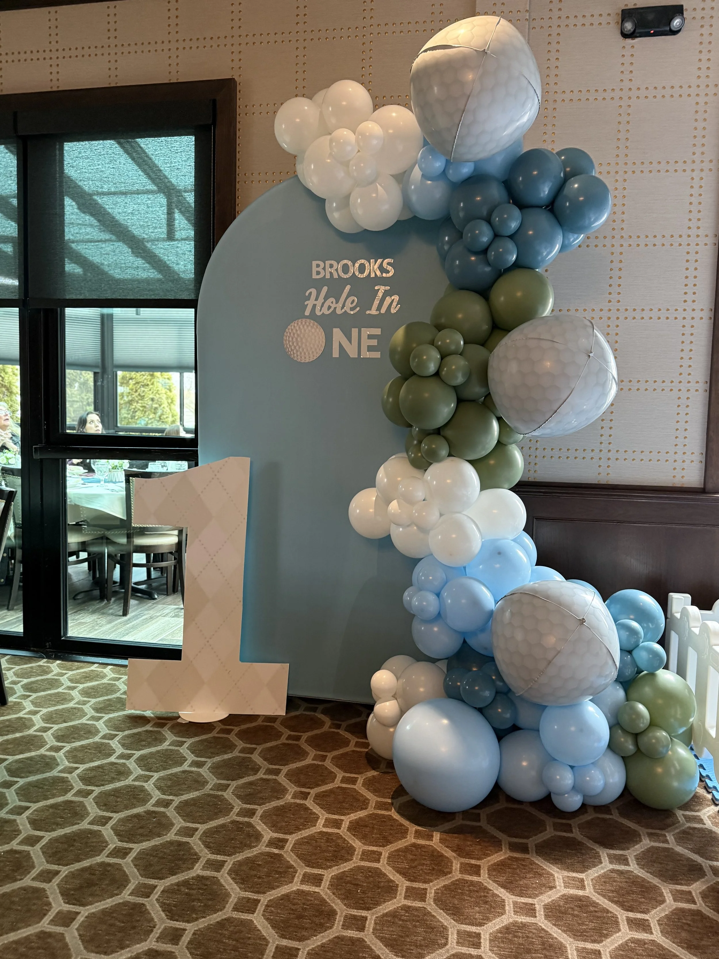 hole in one,, balloons, balloon arch balloon garland, golf theme, bithdays, milestone bithday, first birthday