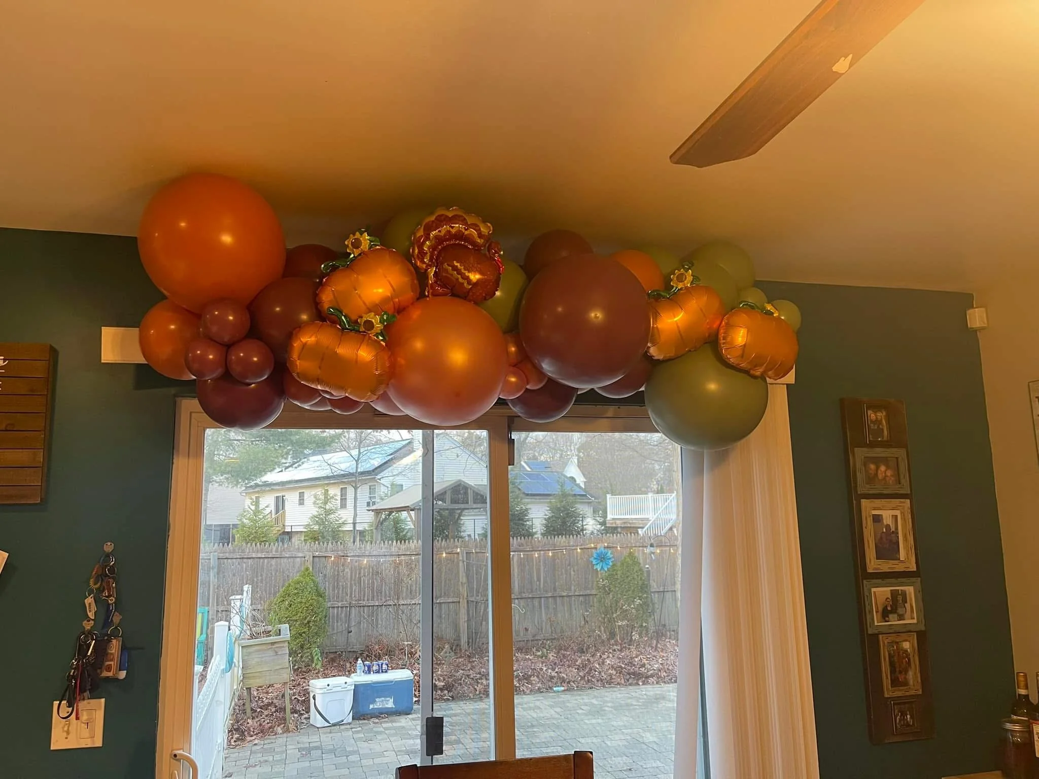 Friendsgiving, Thanksgiving, thanksgiving decor, Friendsgiving decorations, fall decor, fall balloons, balloons