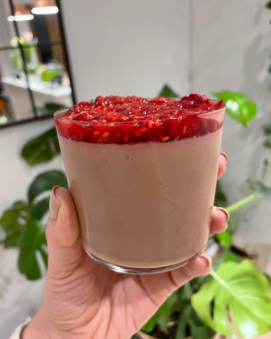 Date Night Chocolate Mousse 🍫❤️💃

Serves 2

100g dark chocolate (I used Lindt 70%)
350g silken tofu 
1 tbsp maple syrup
Pinch of sea salt
Raspberries 

Melt the chocolate in the microwave, stirring every 30 seconds. Add melted chocolate, silken tof
