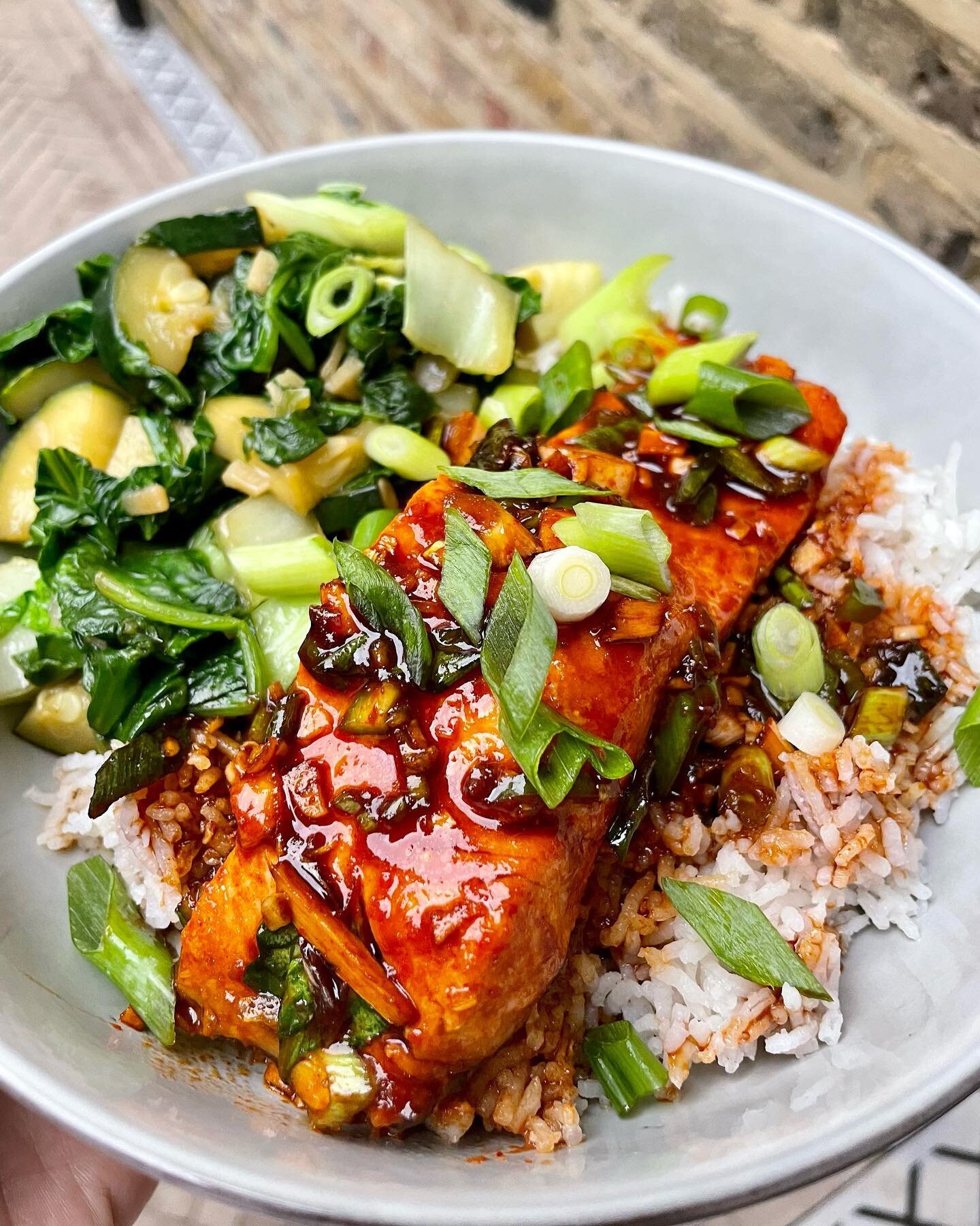 Gochujang Salmon 🌶 

Serves 2

2 wild salmon fillets 
For the marinade: 
2 cloves garlic
1 inch ginger
1 red chilli
2 spring onions
2 tbsp light soy sauce
2 tbsp dark soy sauce
1 tbsp gochujang
1 tbsp honey 
1 tsp sesame oil
2 tbsp water 

Grate the