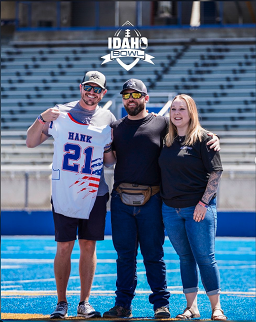Idaho Bowl Director Laif Morrison presents Hank Anderson’s jersey to Shey and Morgan