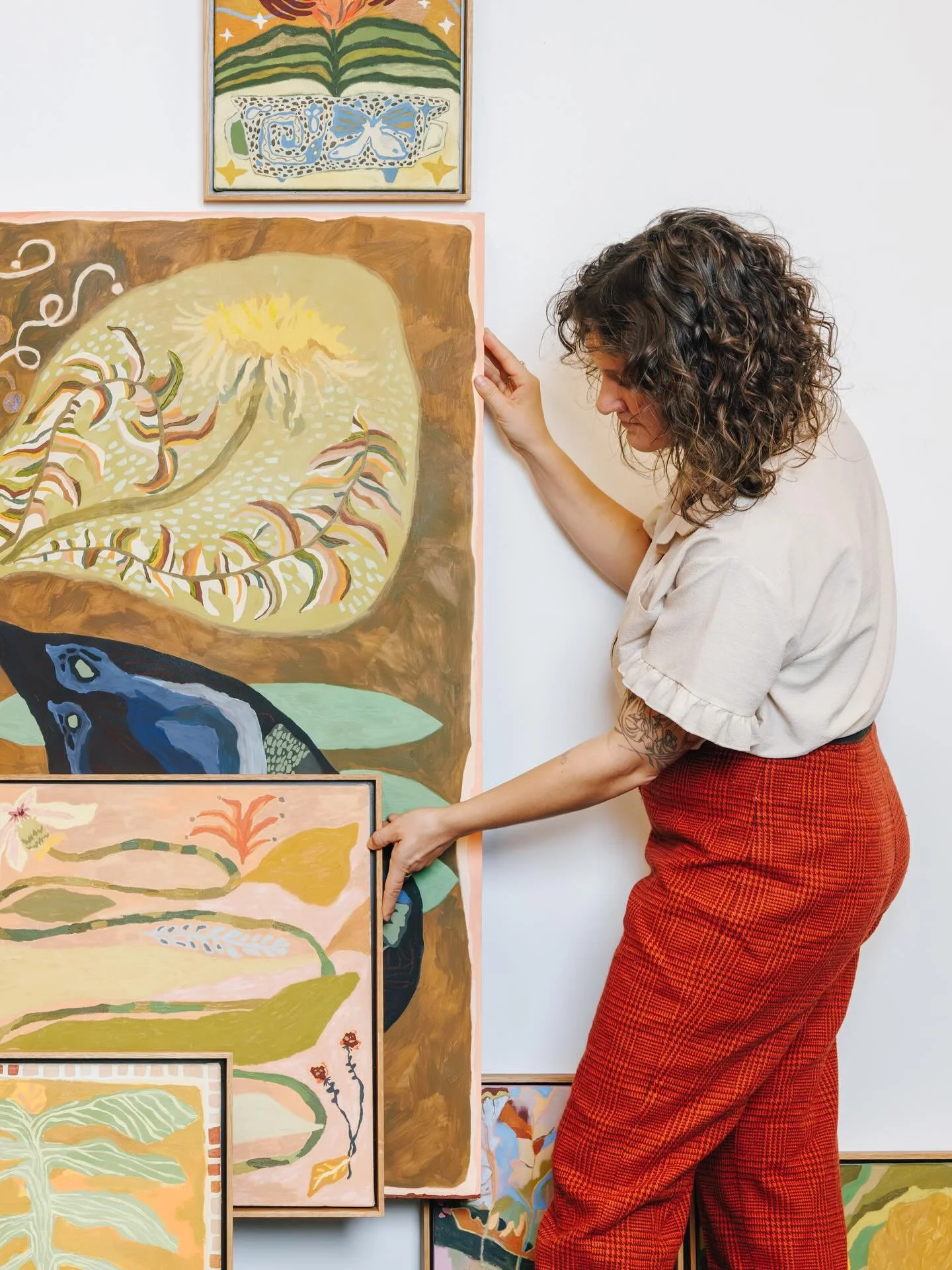 Fun shots from a day on set with @catieviox capturing my new collection of paintings, &ldquo;Forage&rdquo;. All of these pieces are available now through @midnight___gallery!

This is also my formal announcement that this collection is the closest th