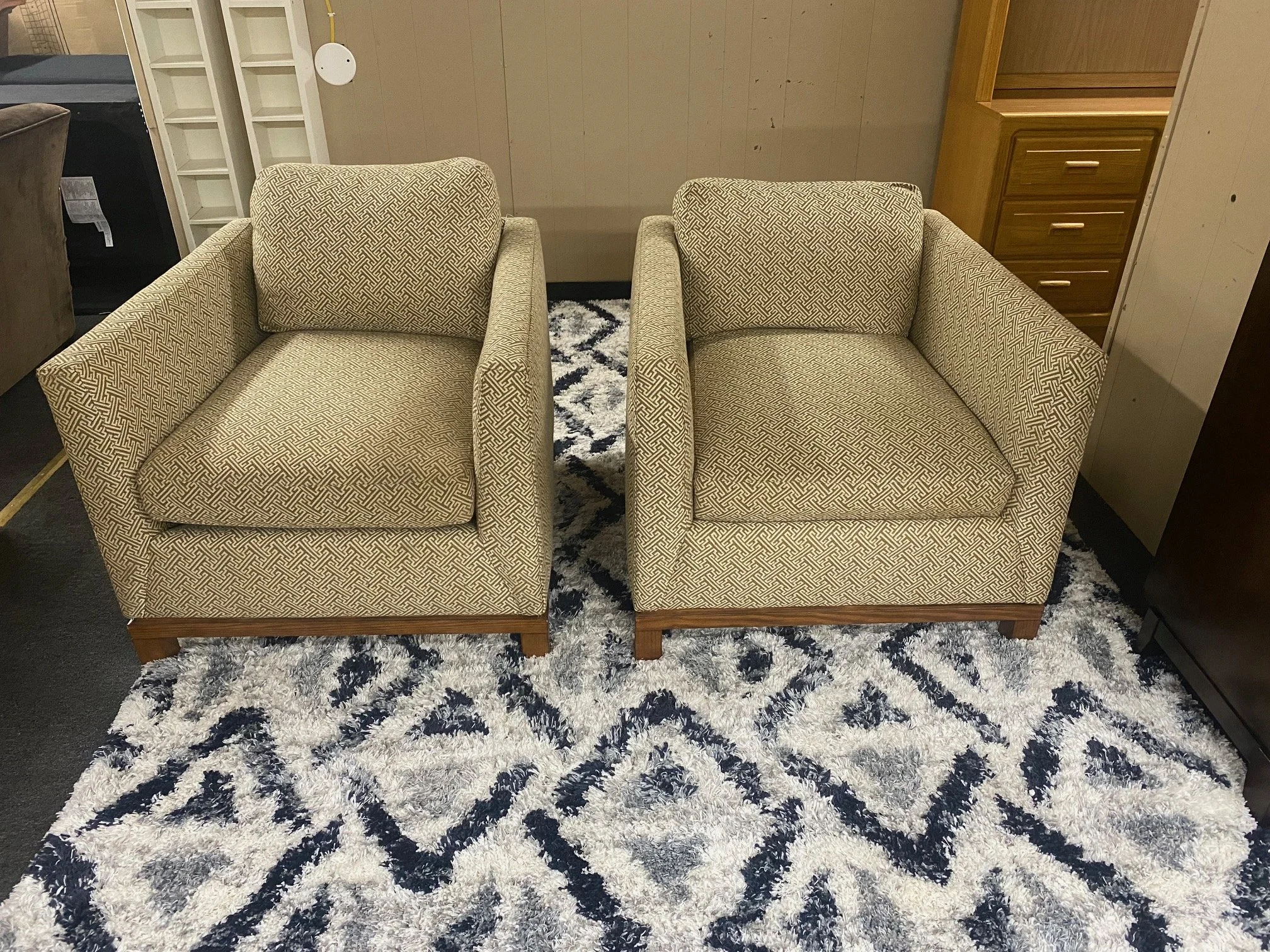 Used Accent chairs — Mogliazzi Auction City