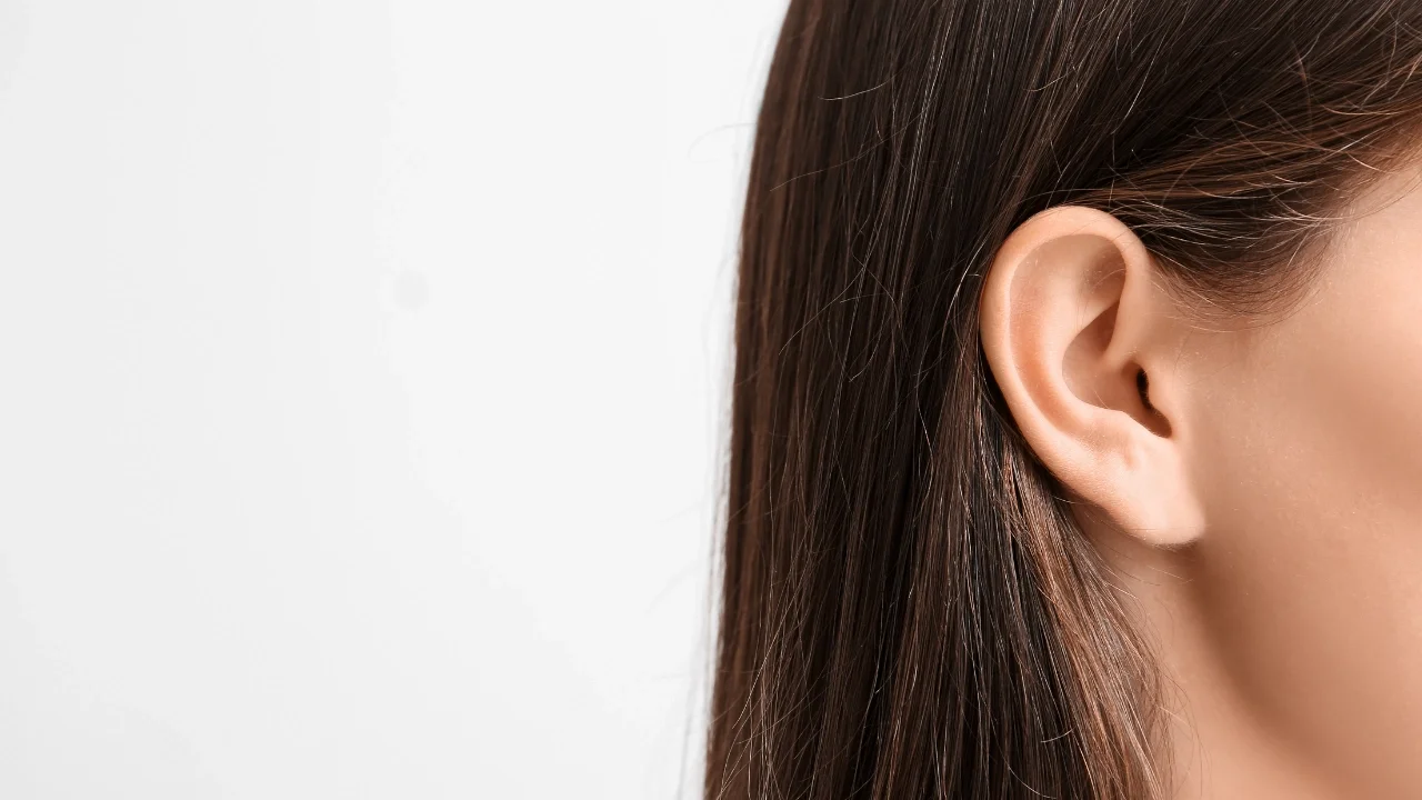 Adult otoplasty candidate—woman with prominent ear