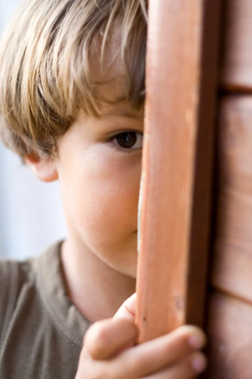 Child observing peers from a distance—the social impact of prominent ears